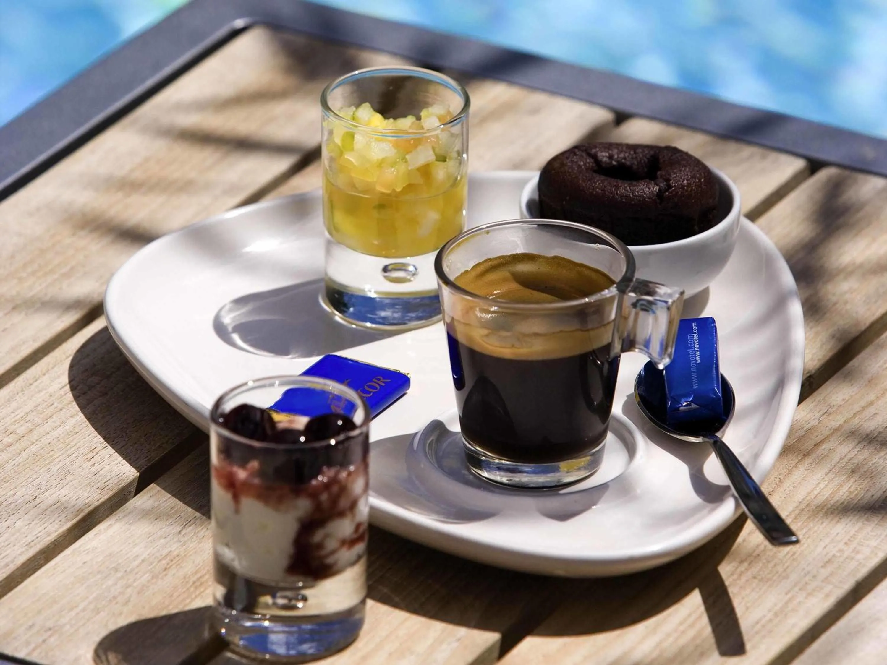 Lounge or bar in Novotel Paris Nord Expo Aulnay