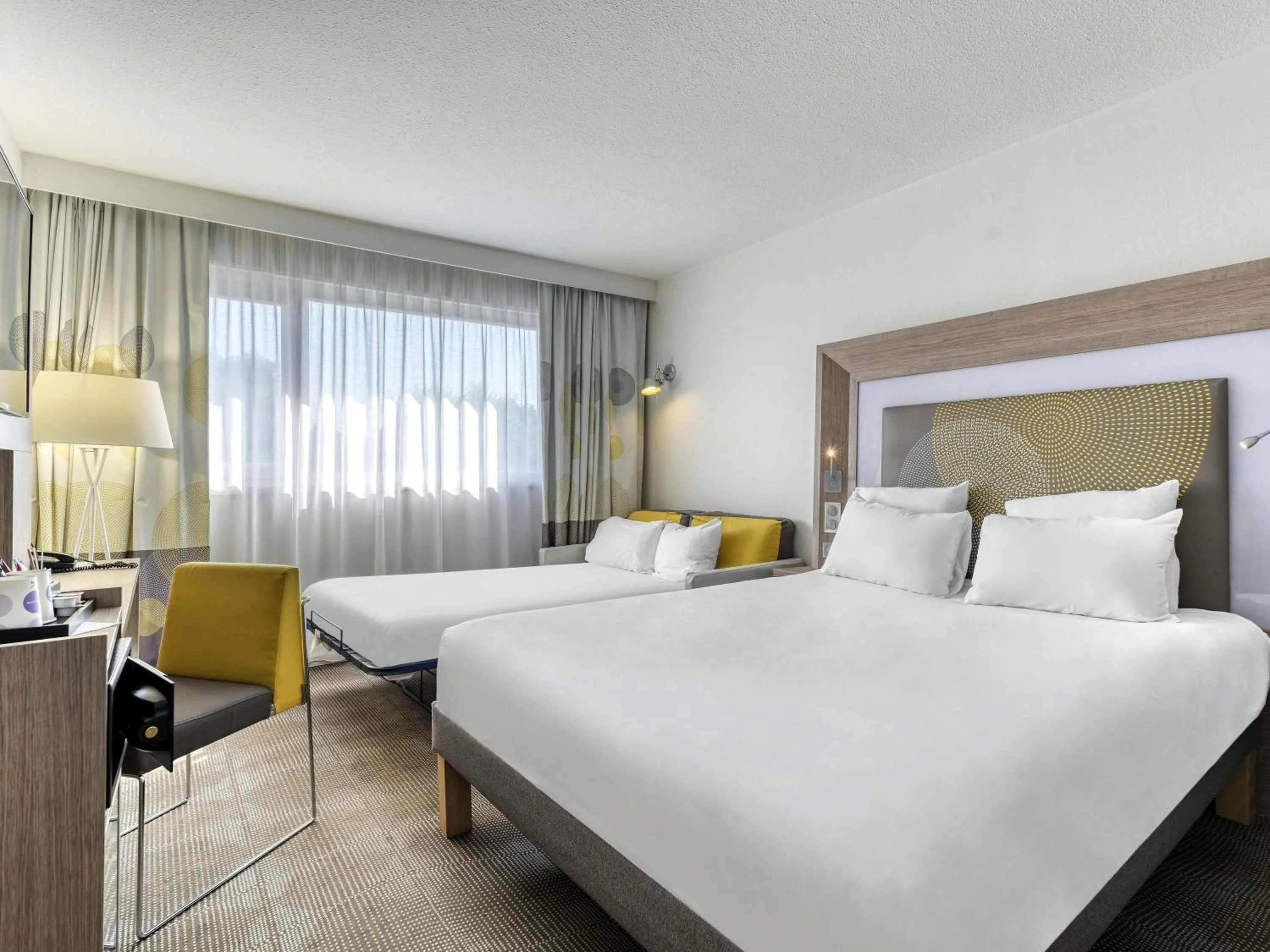 Bedroom, Bed in Novotel Paris Nord Expo Aulnay