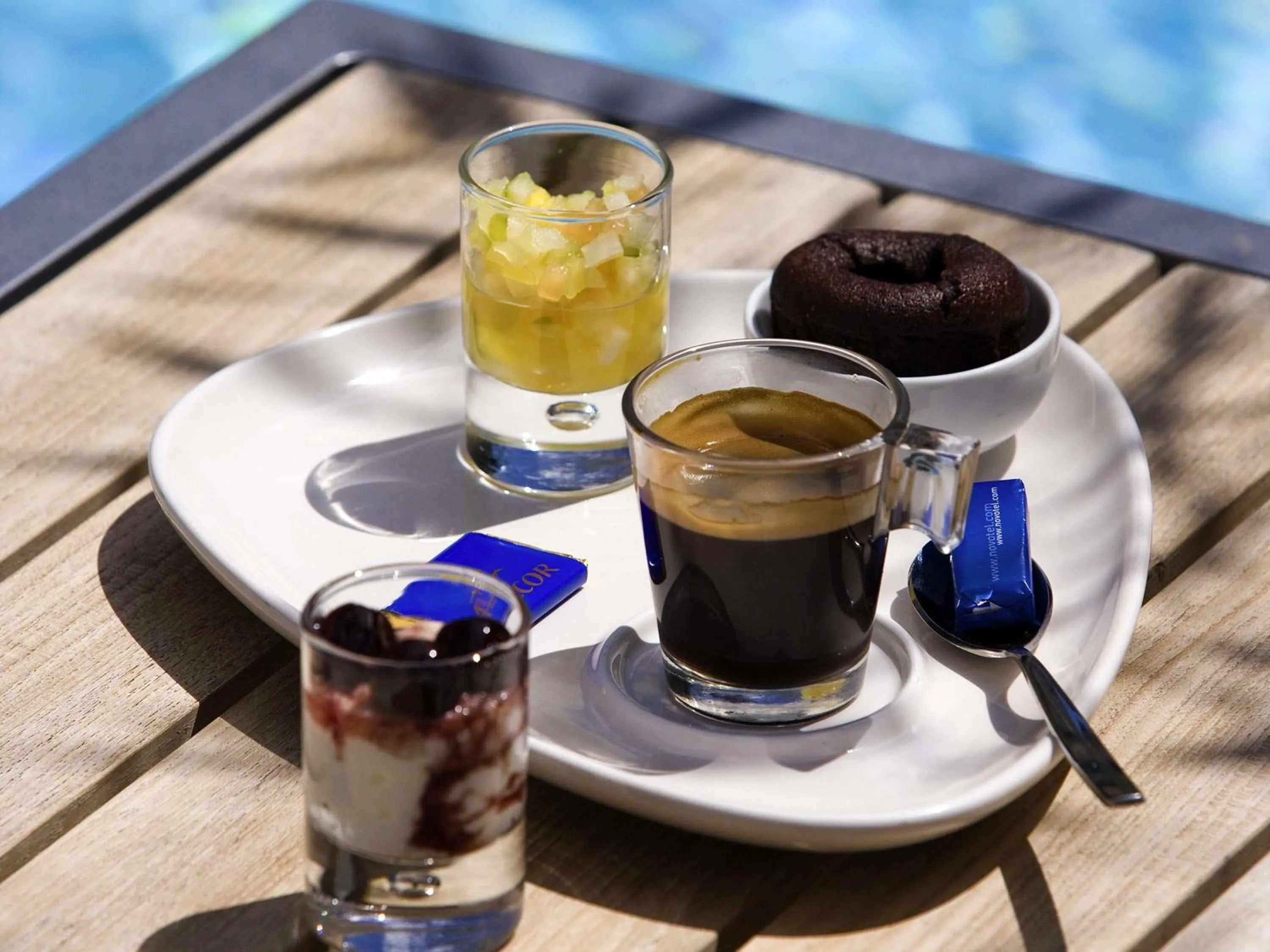 Lounge or bar in Novotel Paris Nord Expo Aulnay