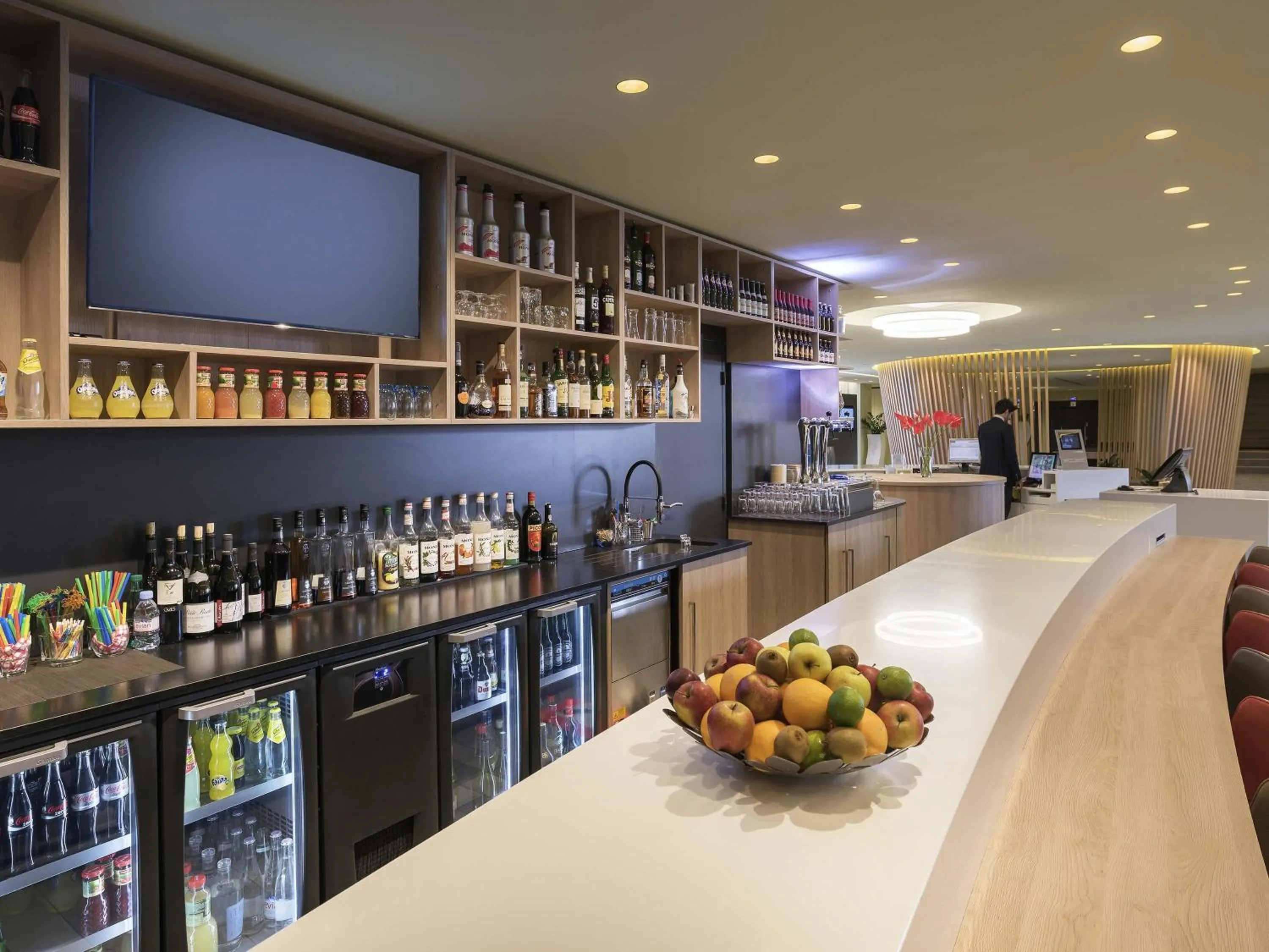 Lounge or bar in Novotel Paris Nord Expo Aulnay
