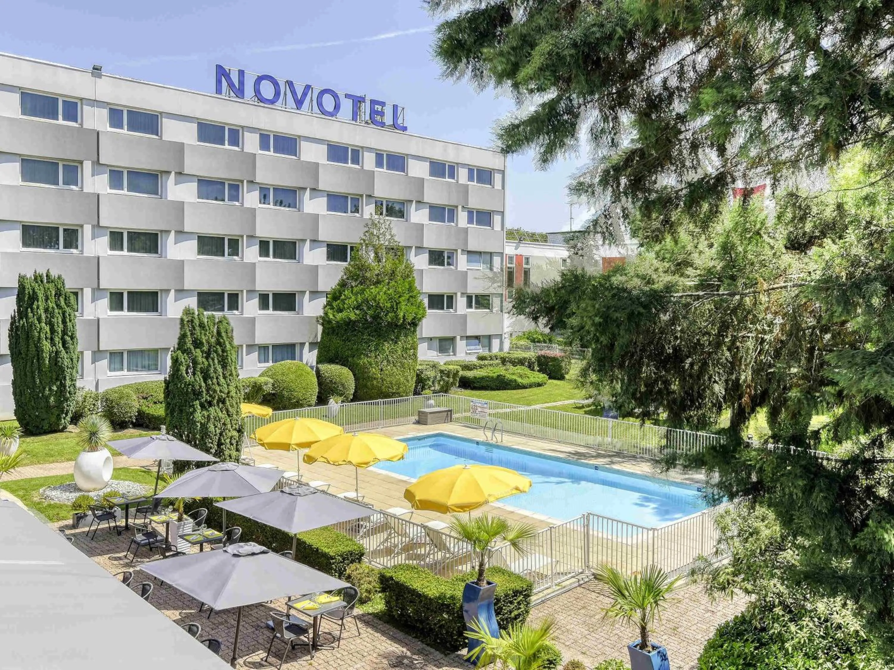 Pool view in Novotel Paris Nord Expo Aulnay