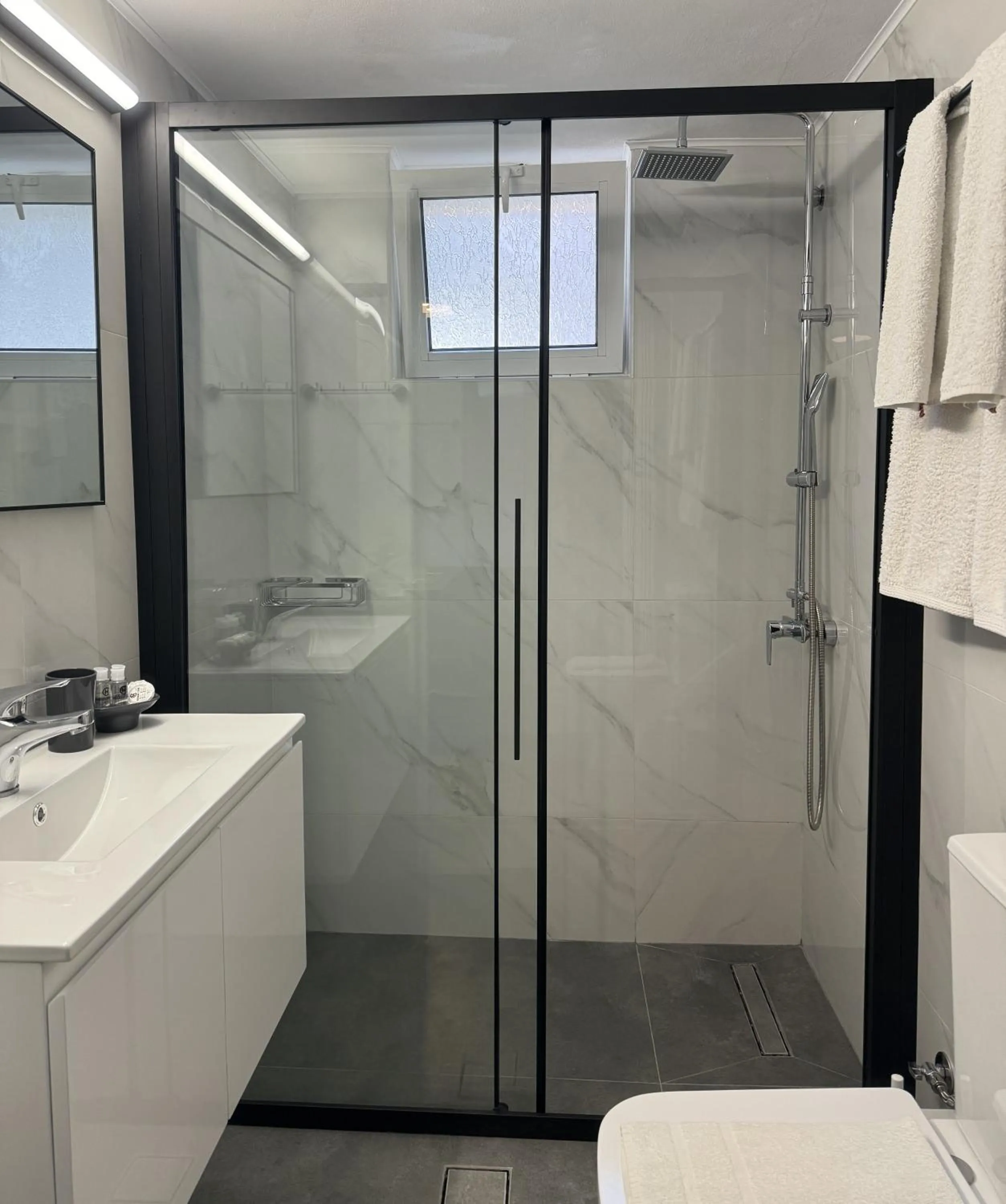 Bathroom in Vasilios Marinos Rooms