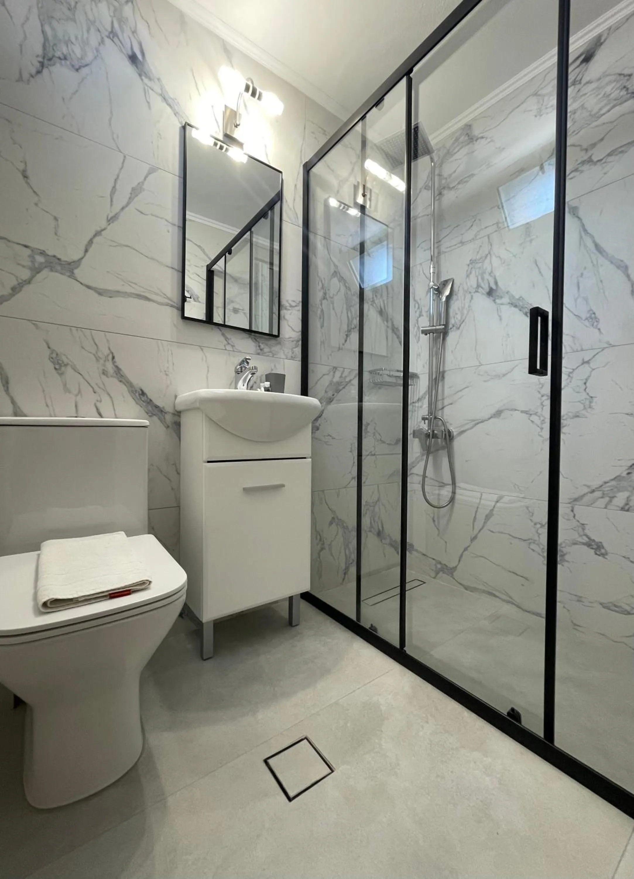 Bathroom in Vasilios Marinos Rooms