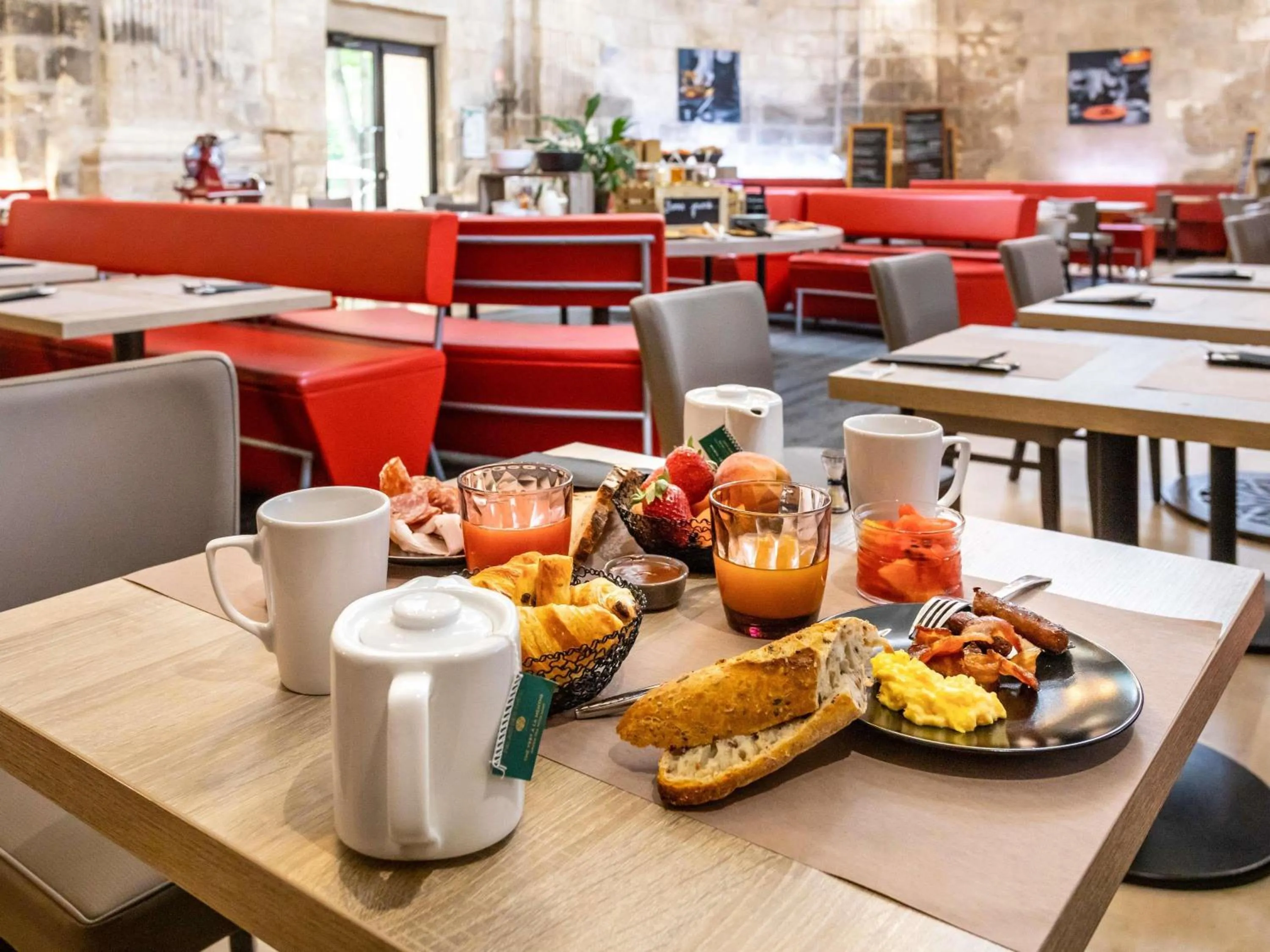 Breakfast in Hotel De Bourbon Grand Hotel Mercure Bourges