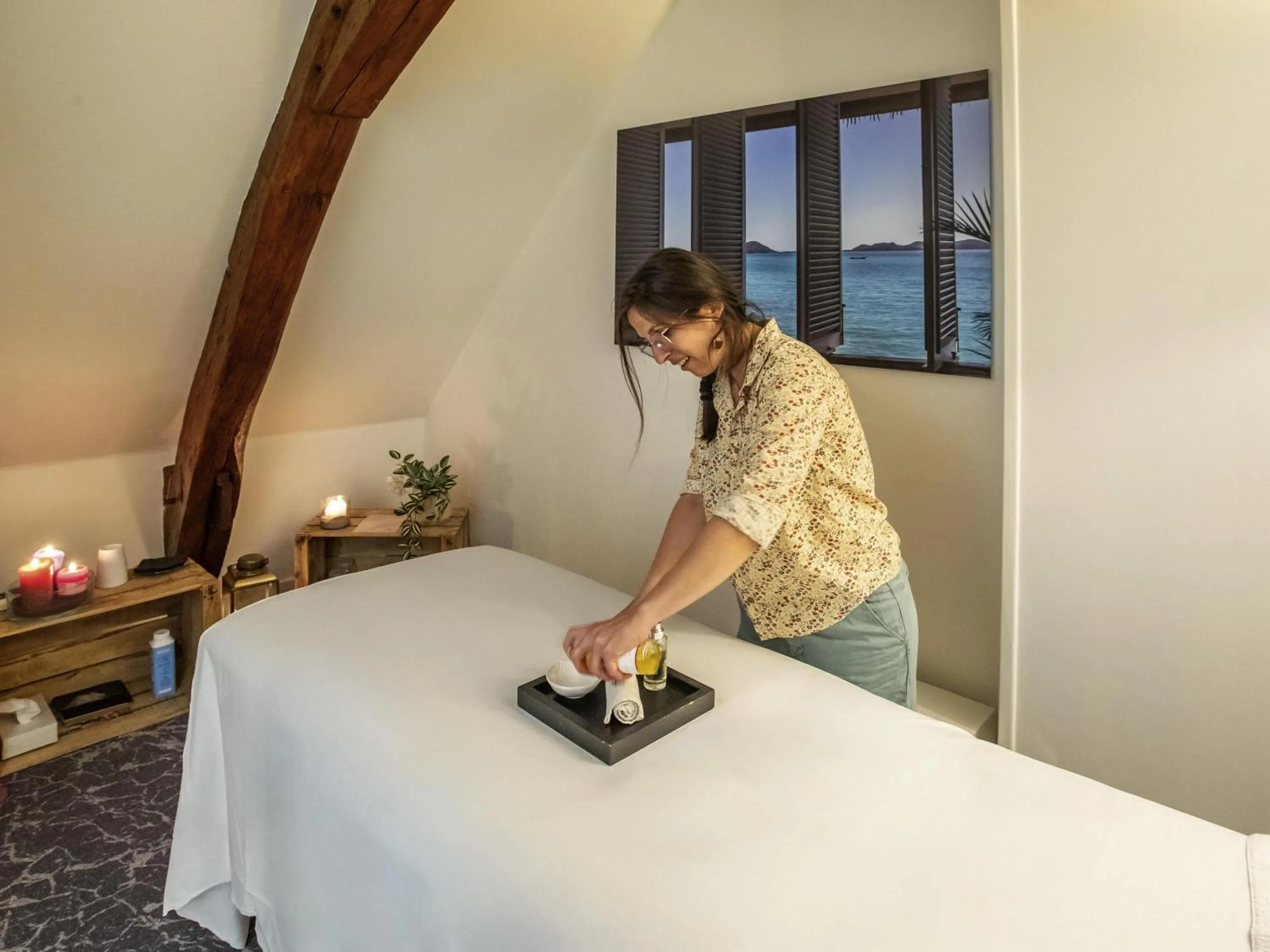 Other, Bed in Hotel De Bourbon Grand Hotel Mercure Bourges