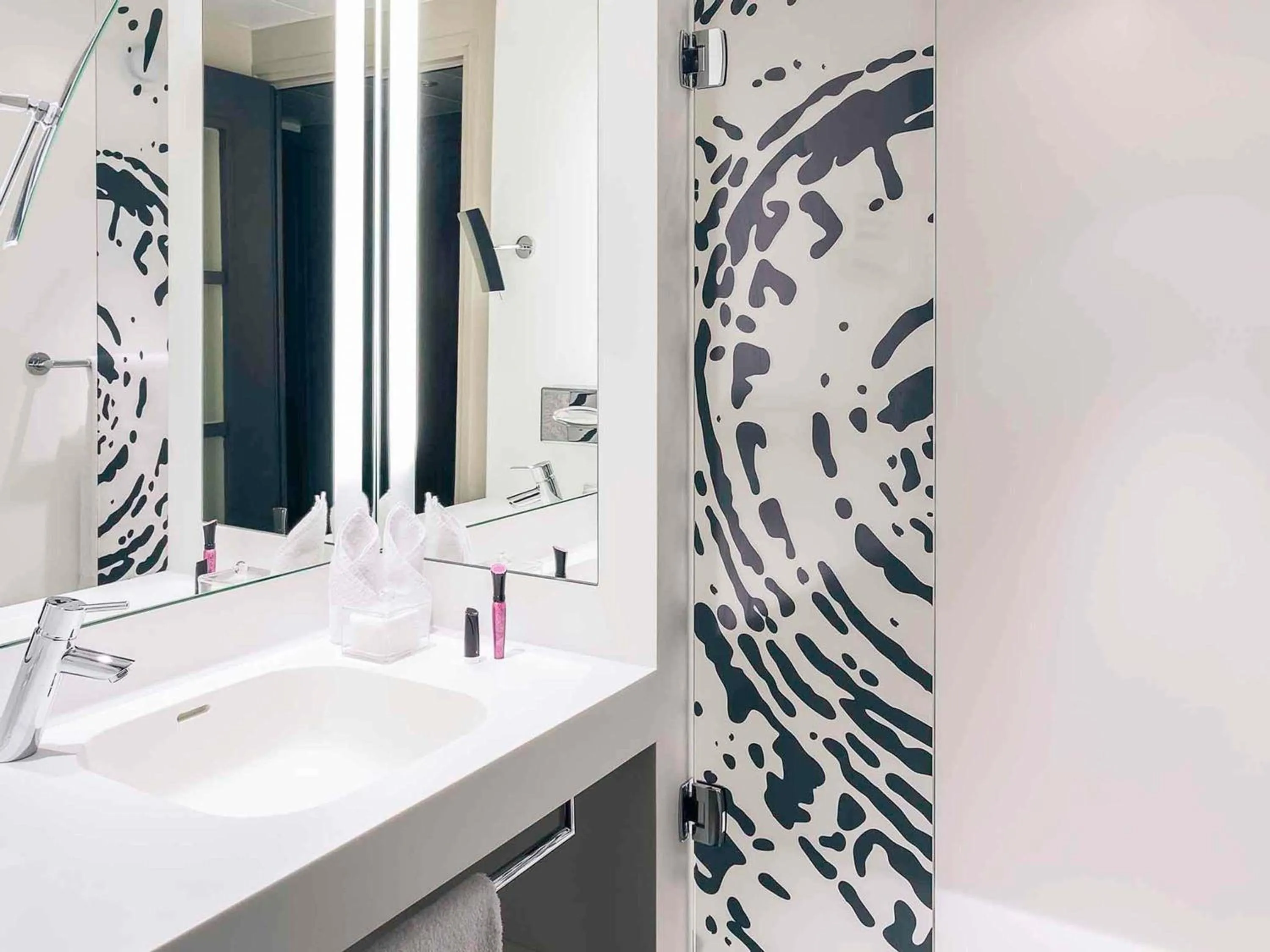 Bedroom in Hotel De Bourbon Grand Hotel Mercure Bourges