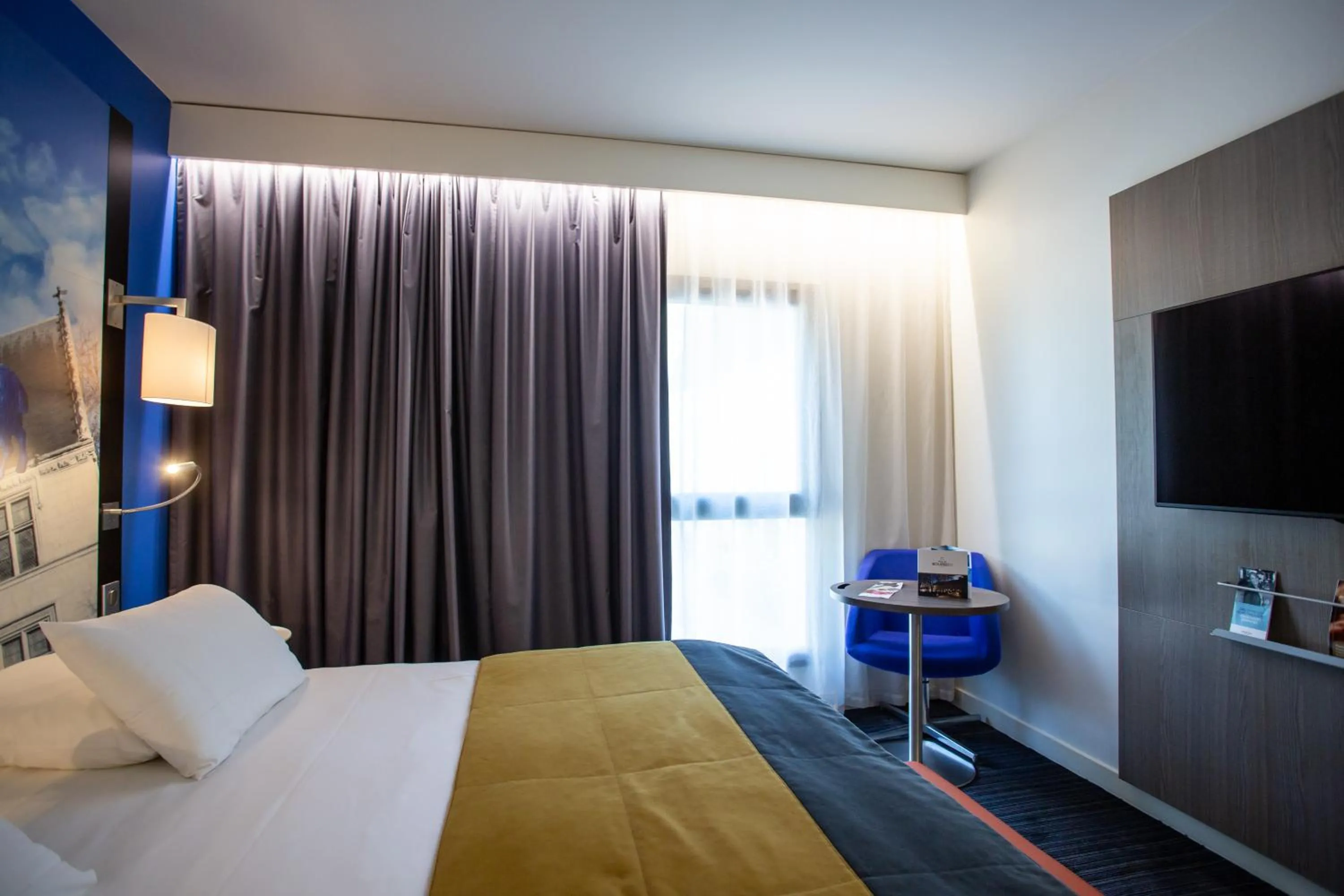 Photo of the whole room, Bed in Hotel De Bourbon Grand Hotel Mercure Bourges