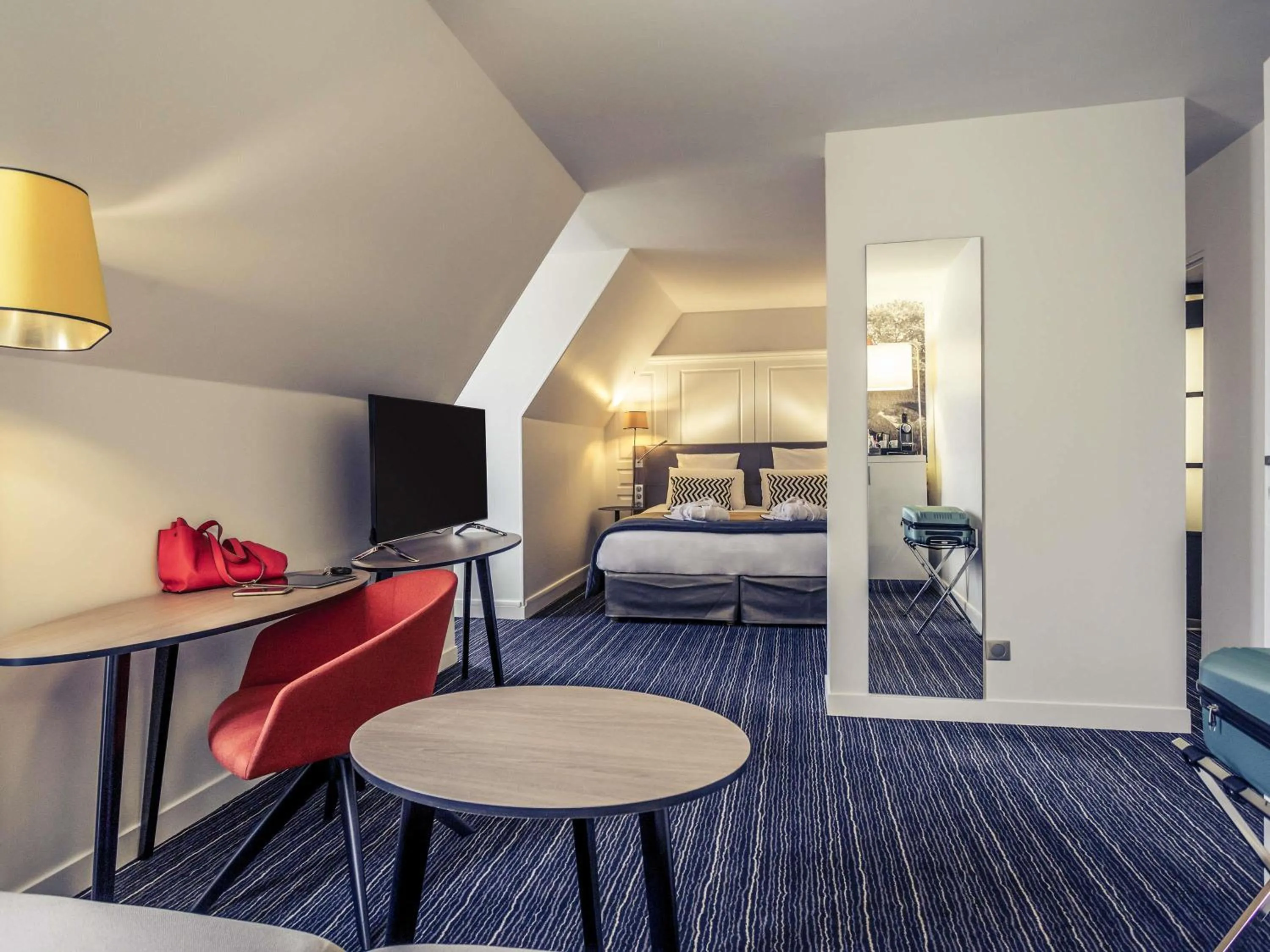 Bedroom, Bed in Hotel De Bourbon Grand Hotel Mercure Bourges