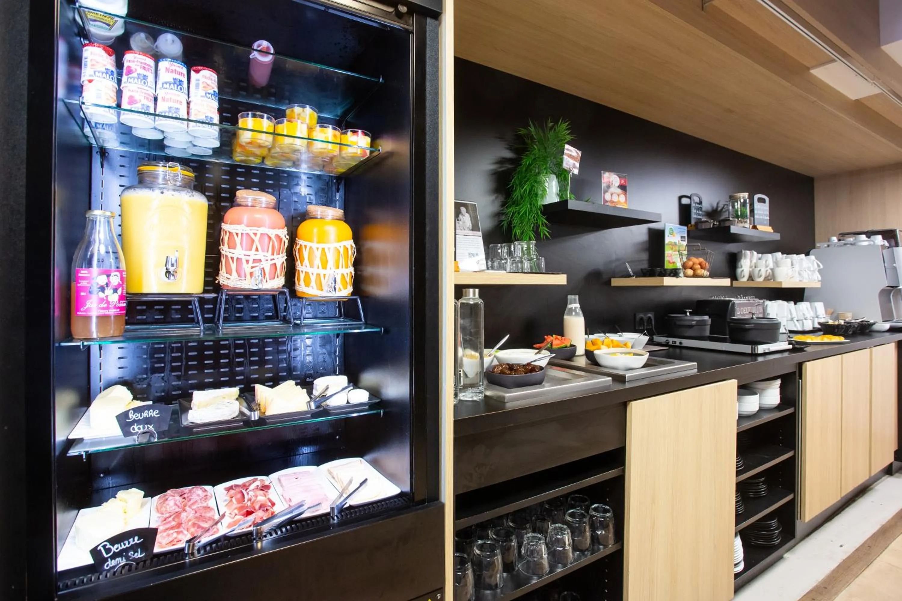 Breakfast in Hotel De Bourbon Grand Hotel Mercure Bourges