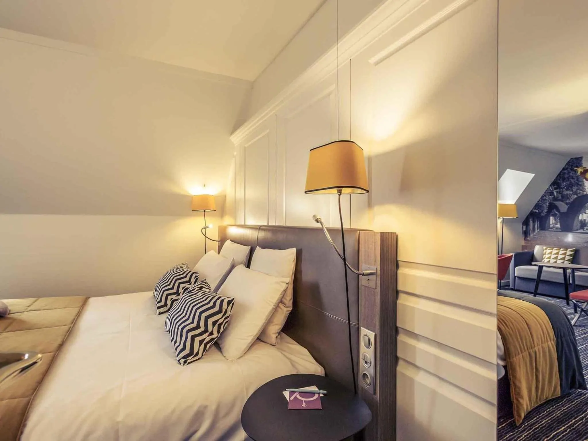 Bedroom, Bed in Hotel De Bourbon Grand Hotel Mercure Bourges