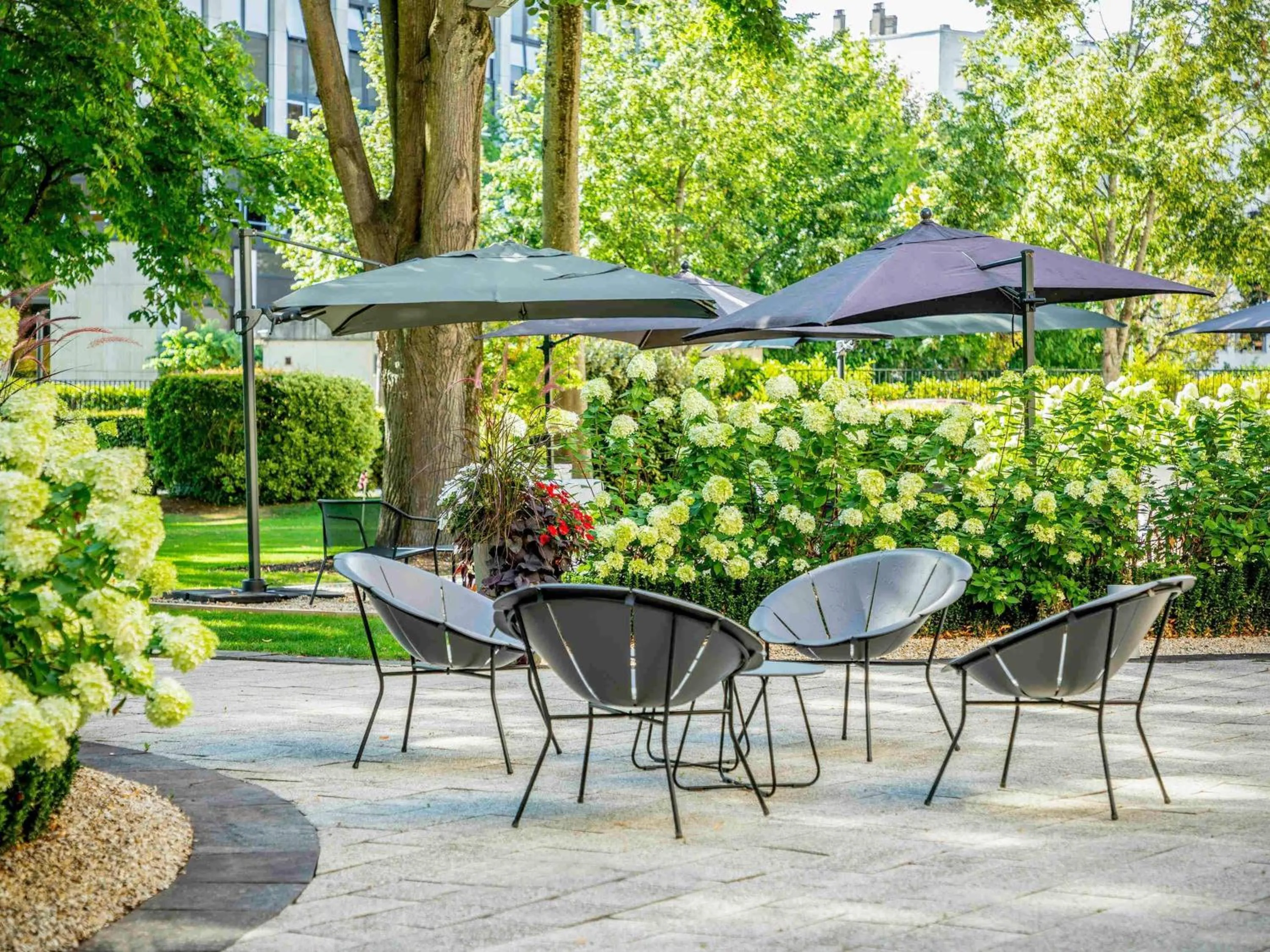 Lounge or bar in Hotel De Bourbon Grand Hotel Mercure Bourges