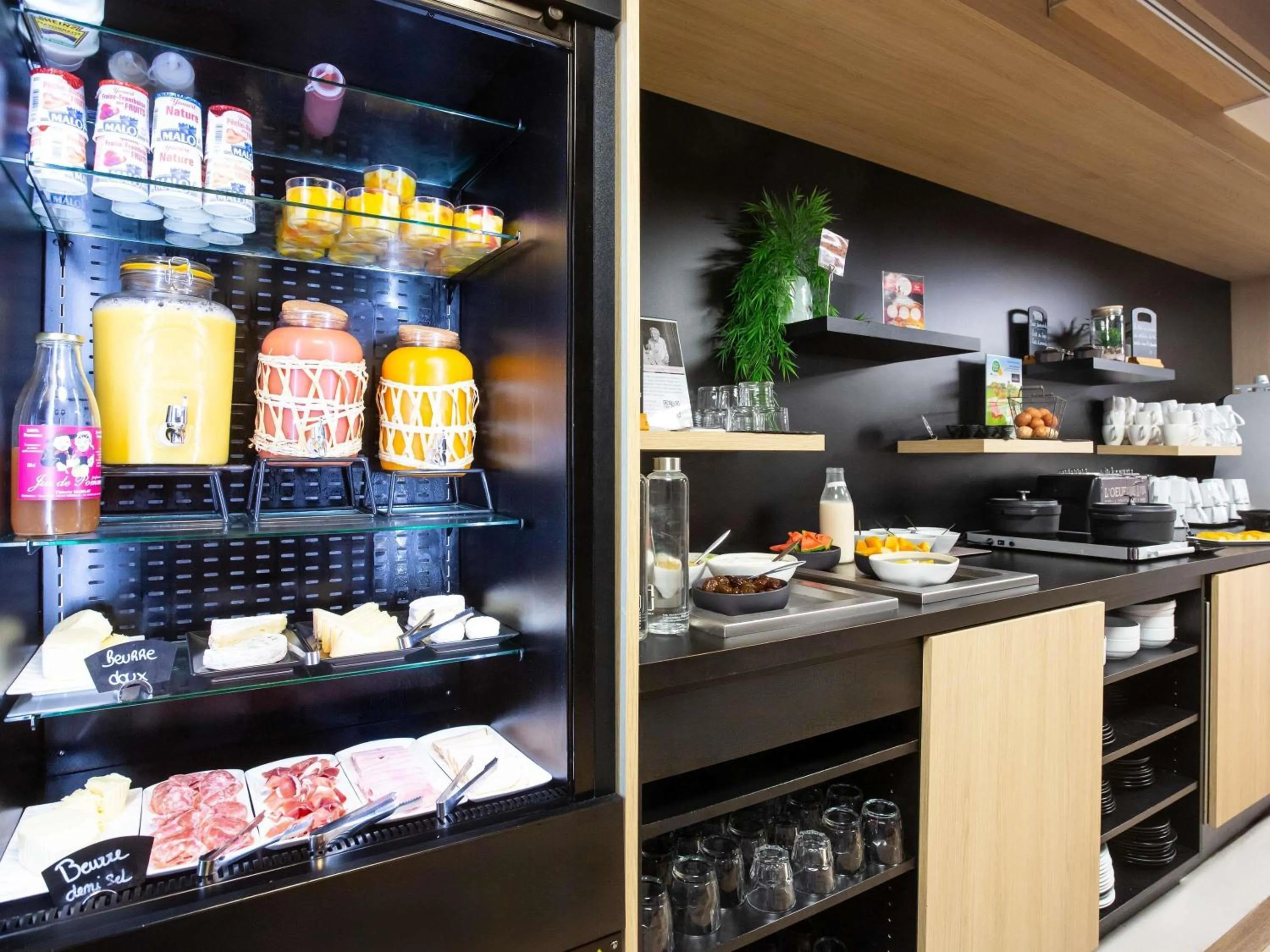 Breakfast in Hotel De Bourbon Grand Hotel Mercure Bourges