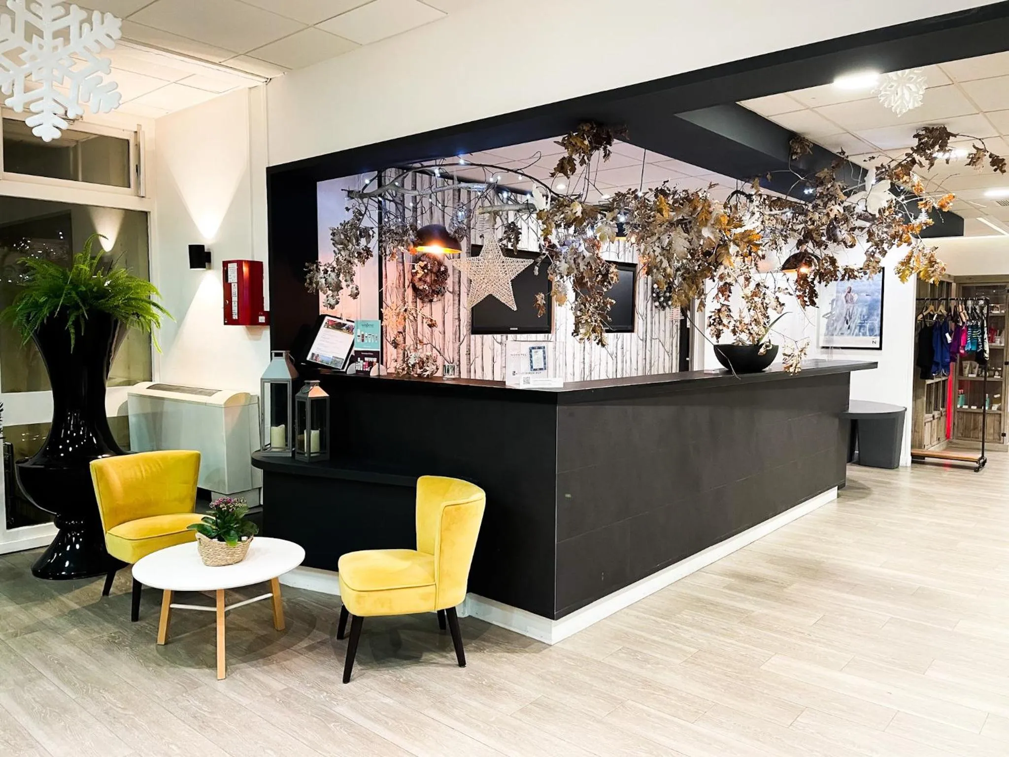 Lobby or reception in Novotel Fontainebleau Ury
