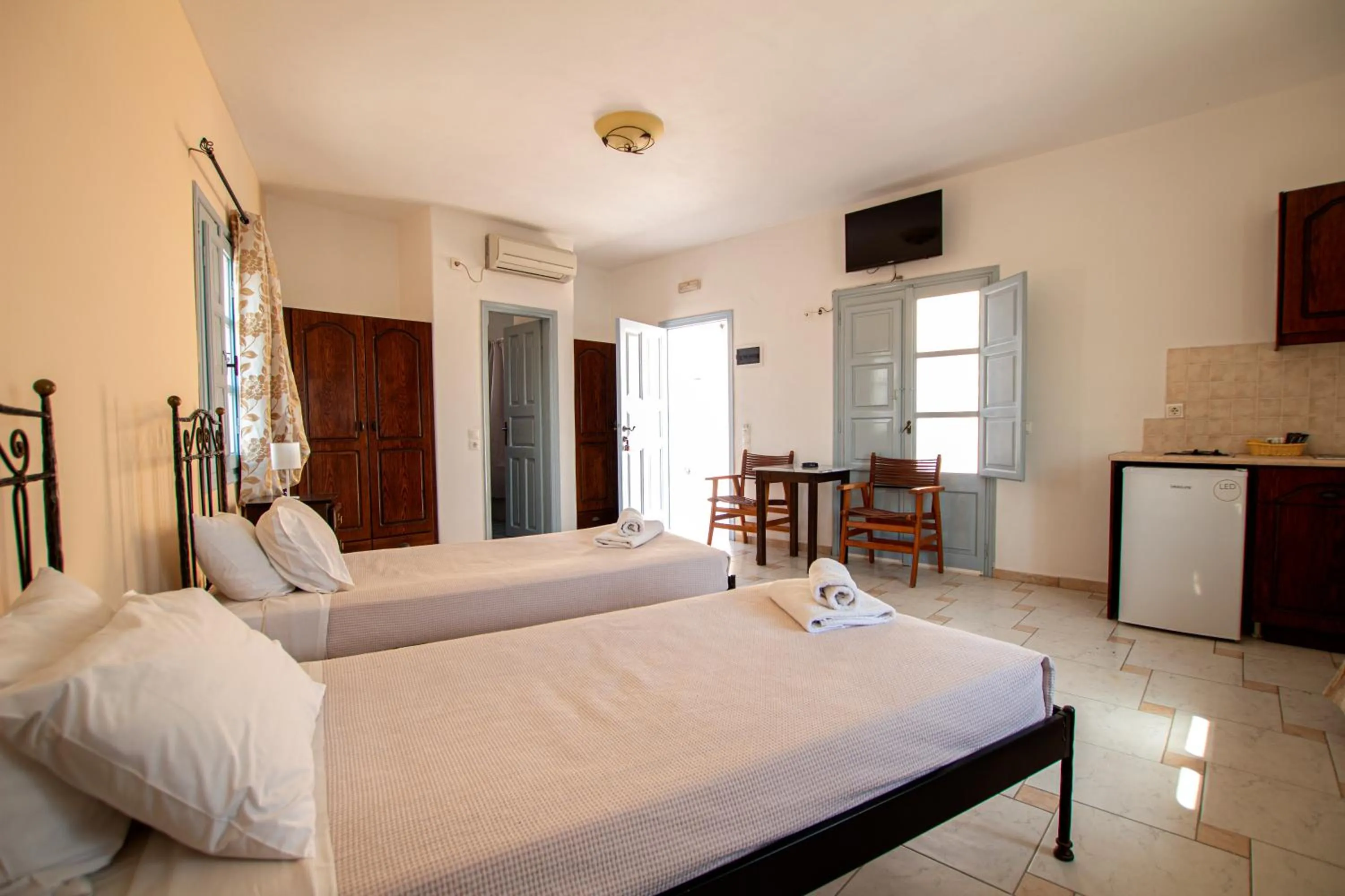 Bedroom, Bed in Joy Beach Ηotel