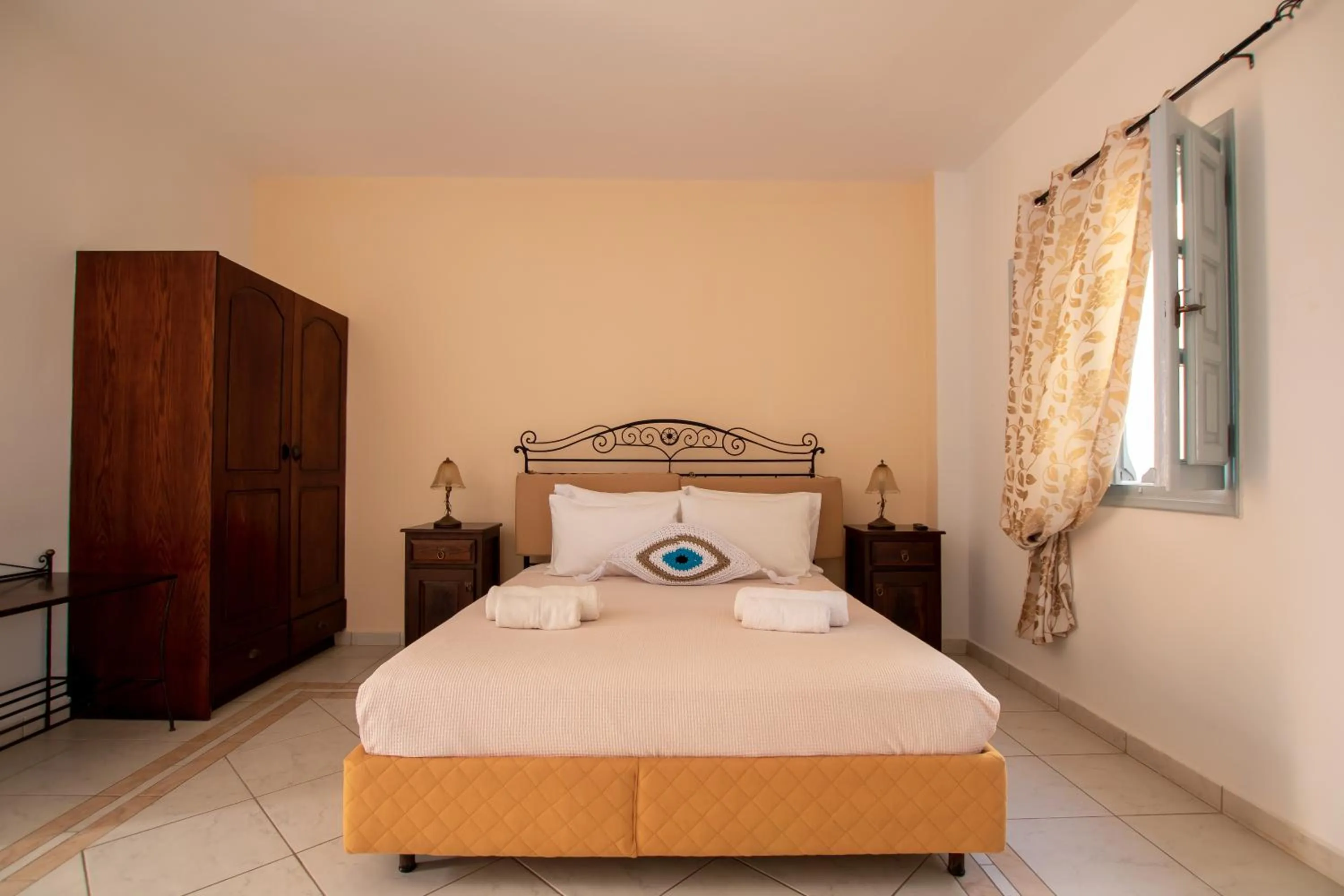 Bedroom, Bed in Joy Beach Ηotel