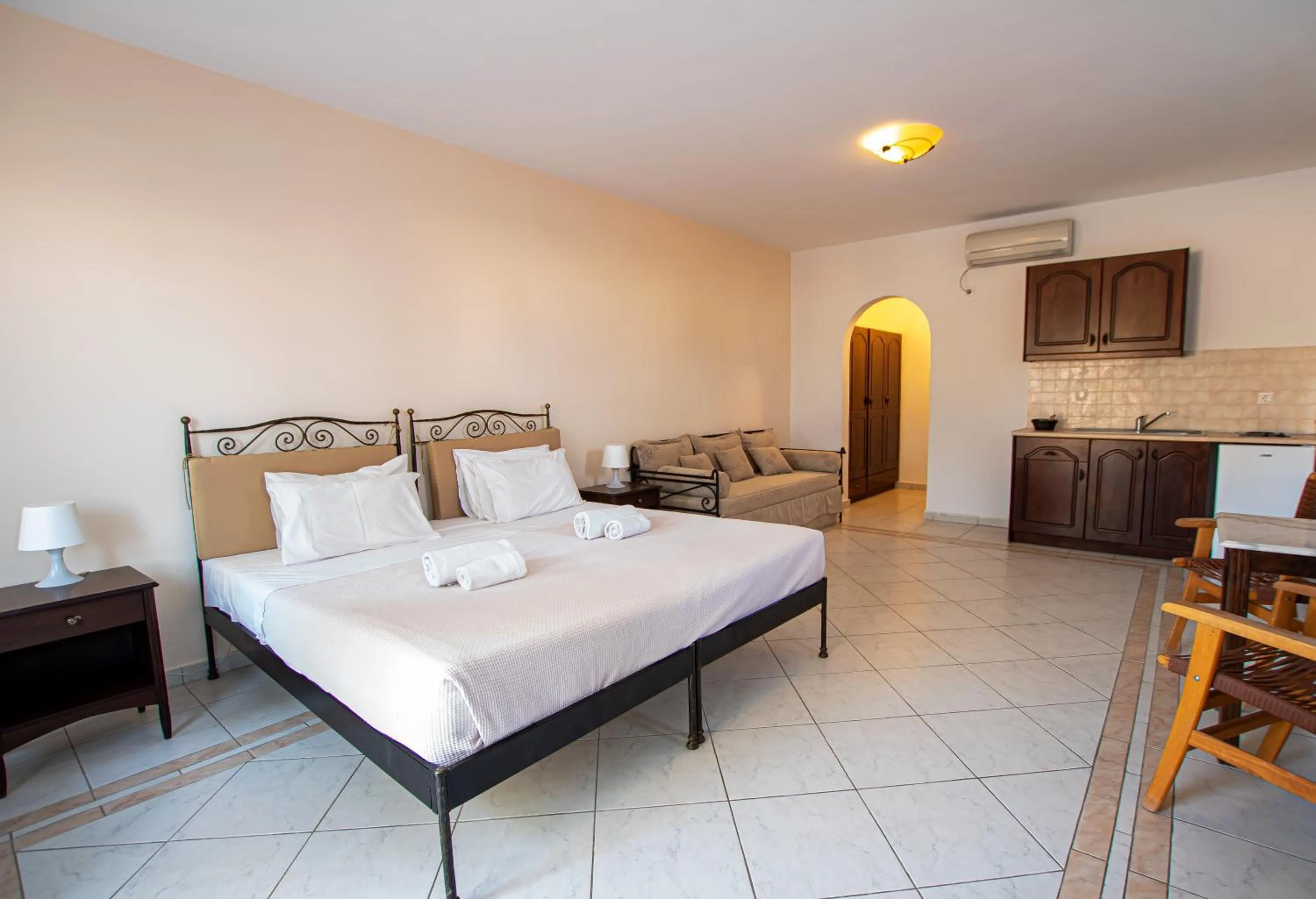 Bedroom, Bed in Joy Beach Ηotel