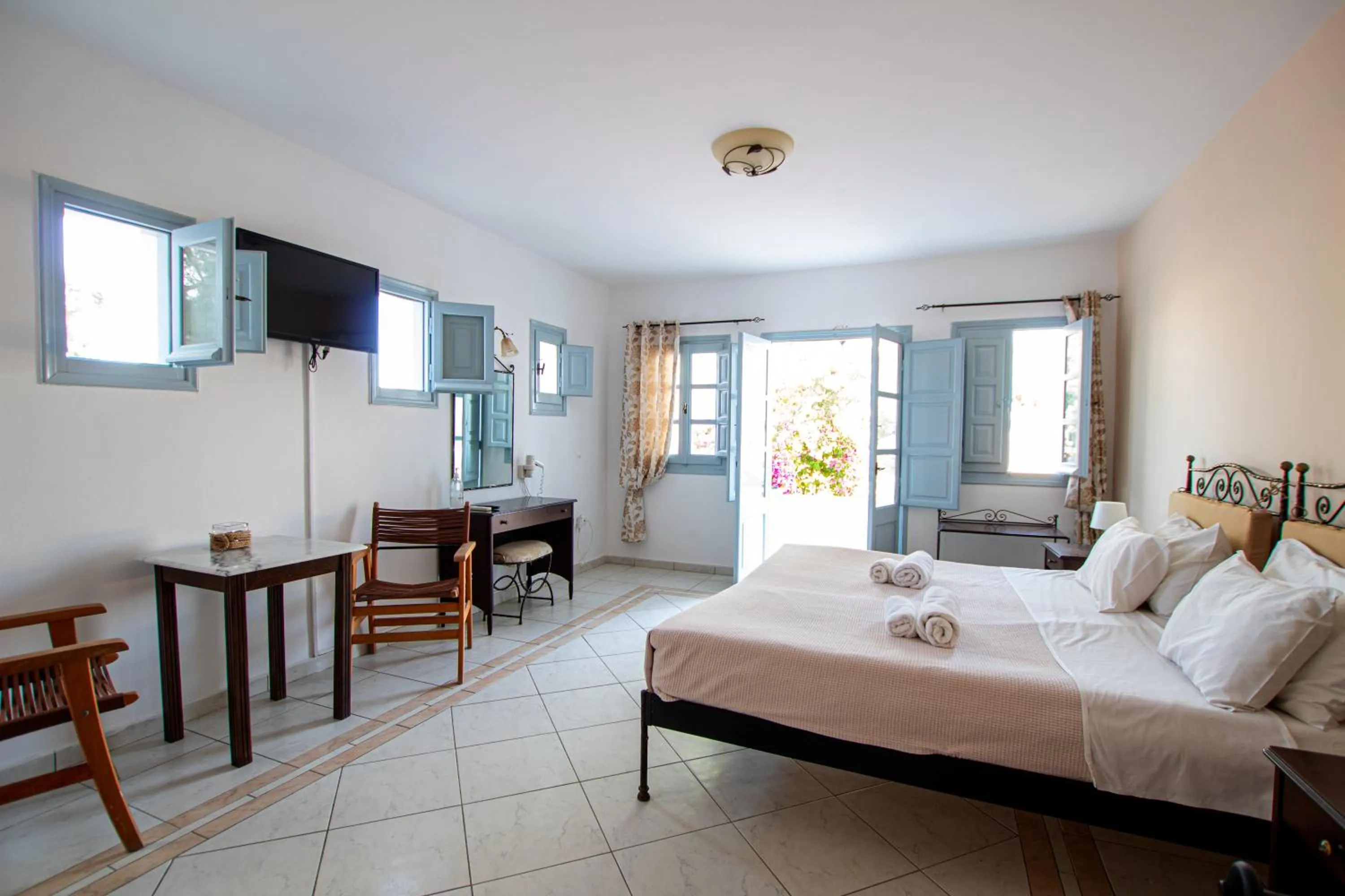 Bedroom, Bed in Joy Beach Ηotel