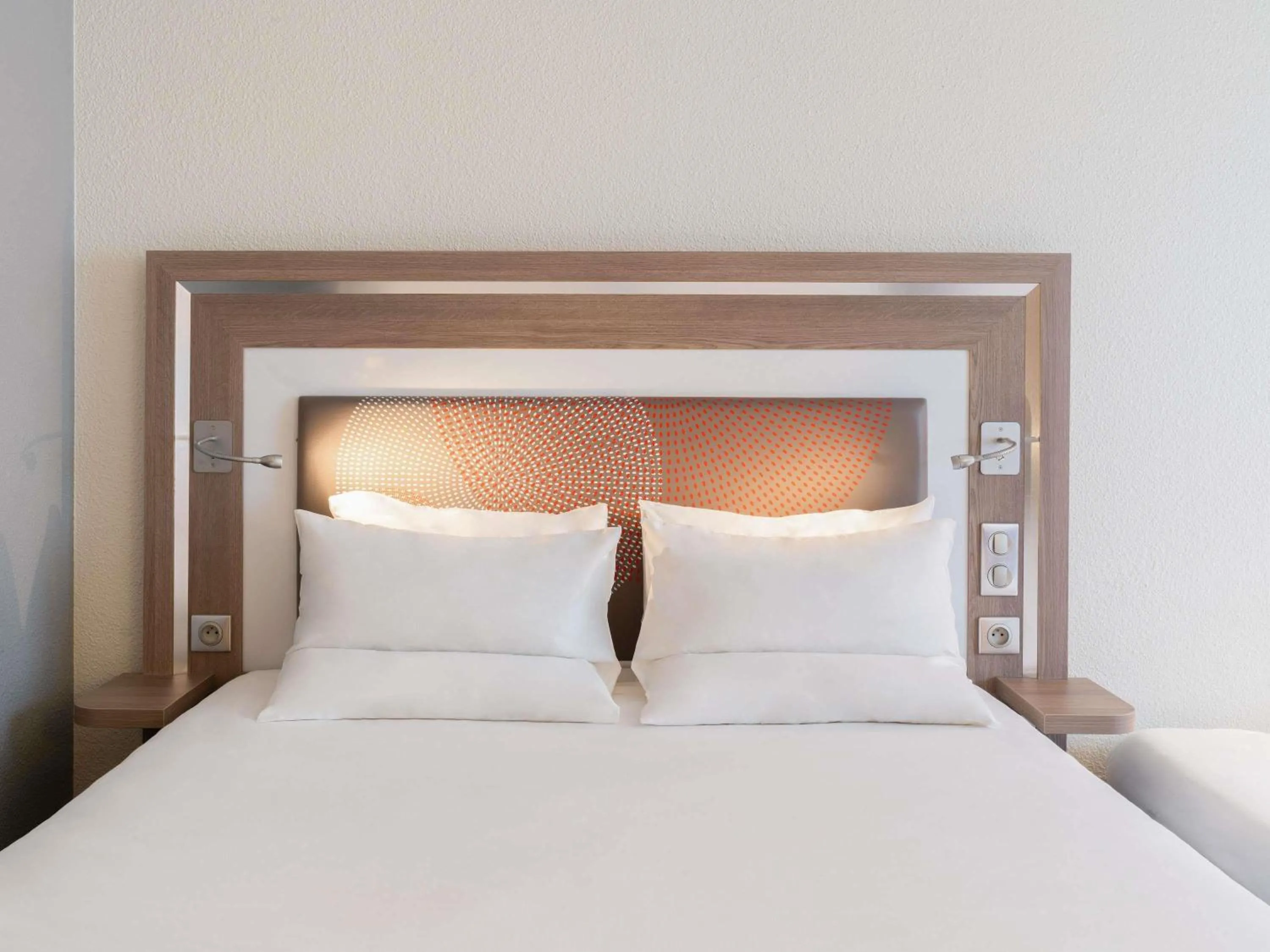 Bedroom, Bed in Novotel Paris 17