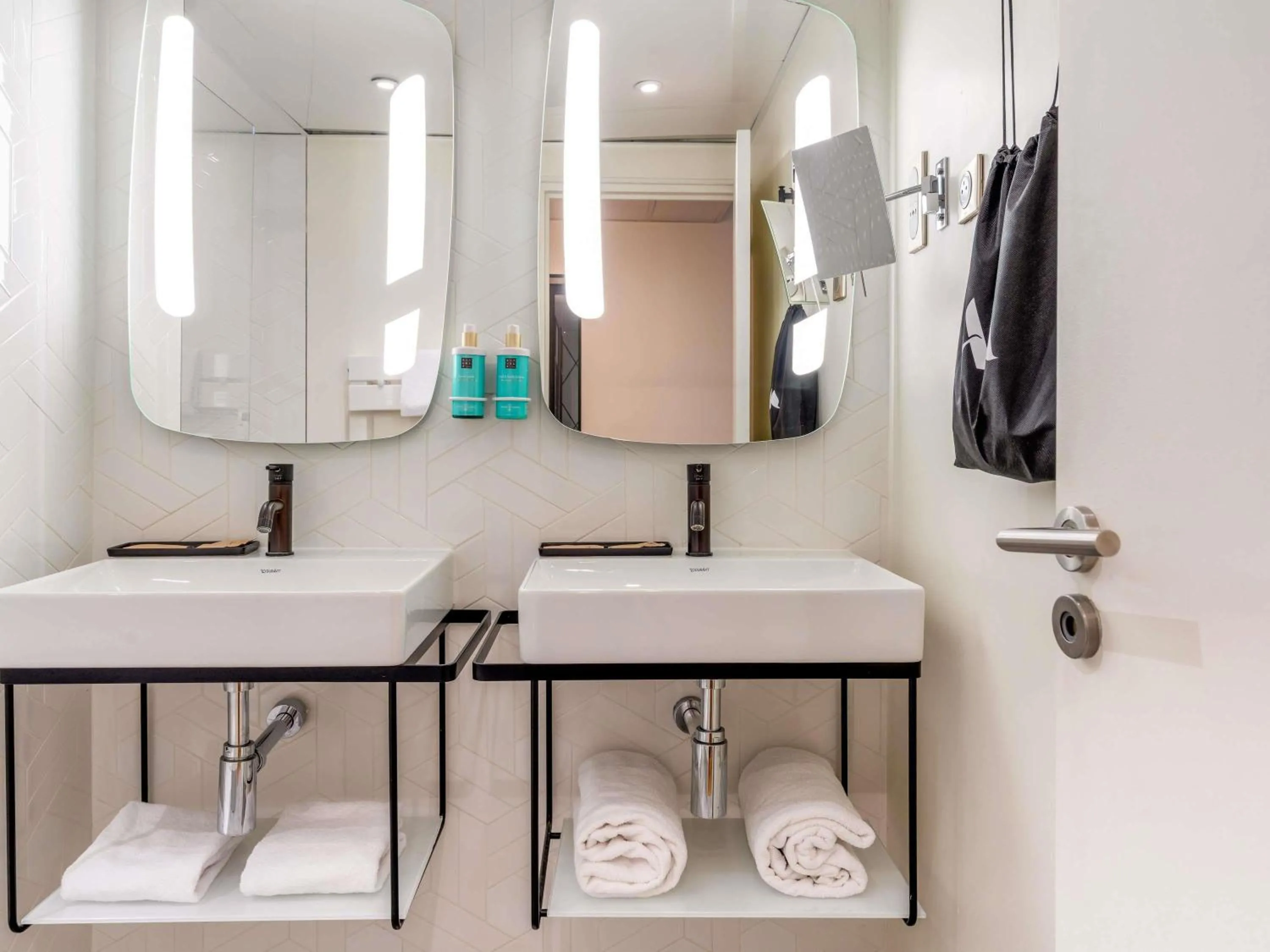 Bedroom in Novotel Paris 17