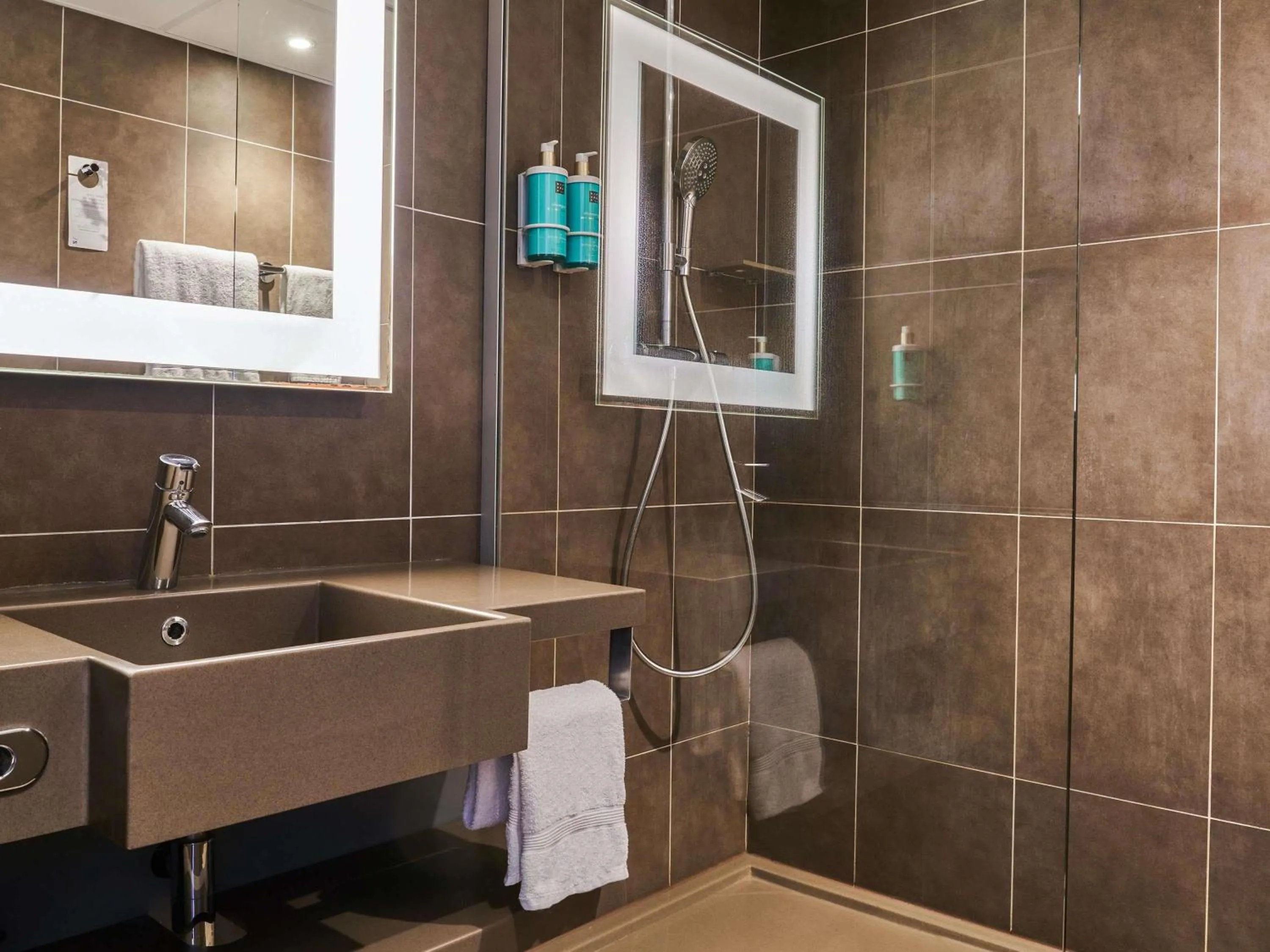 Bedroom in Novotel Paris 17