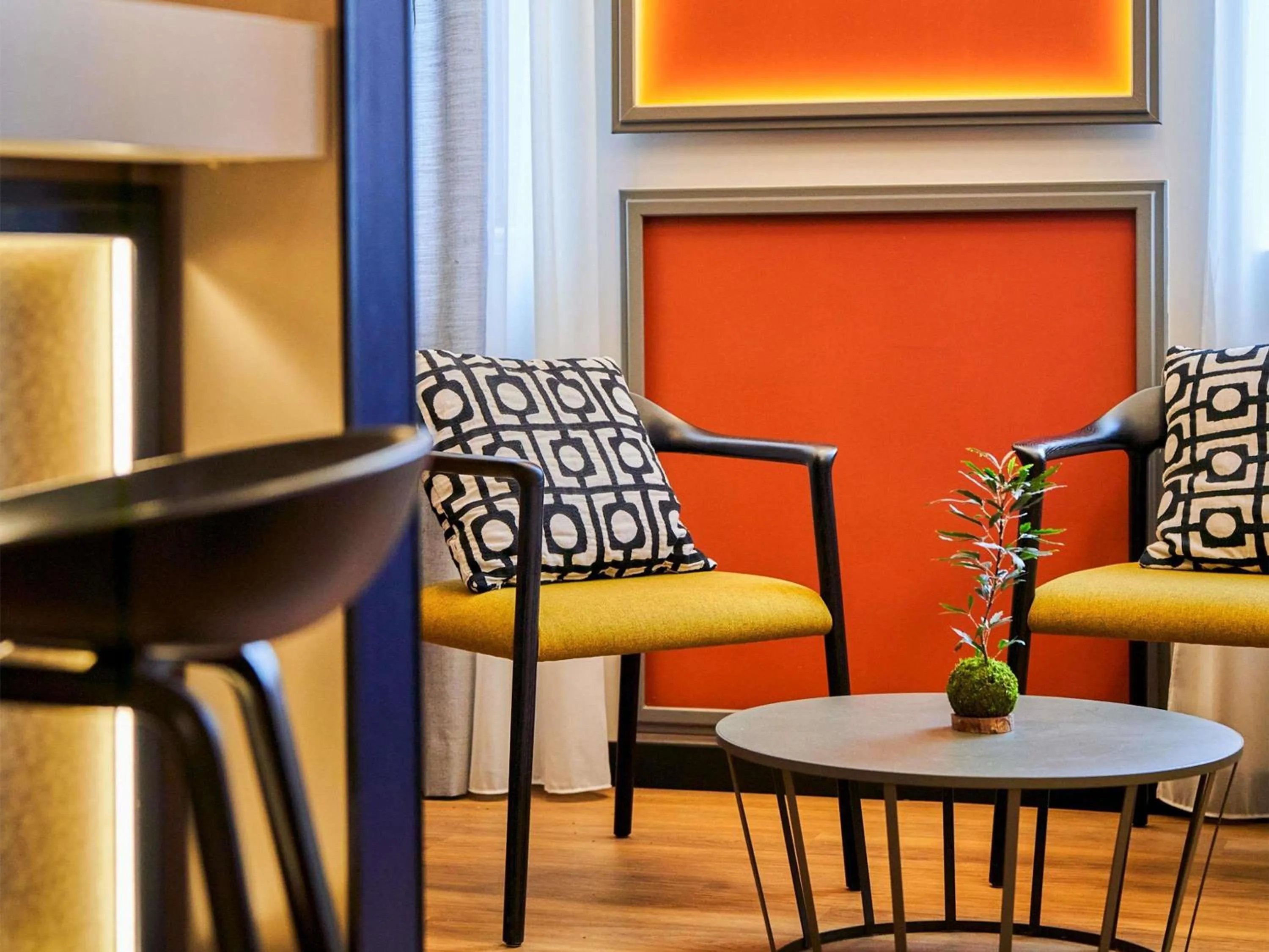 Lounge or bar in Novotel Paris 17