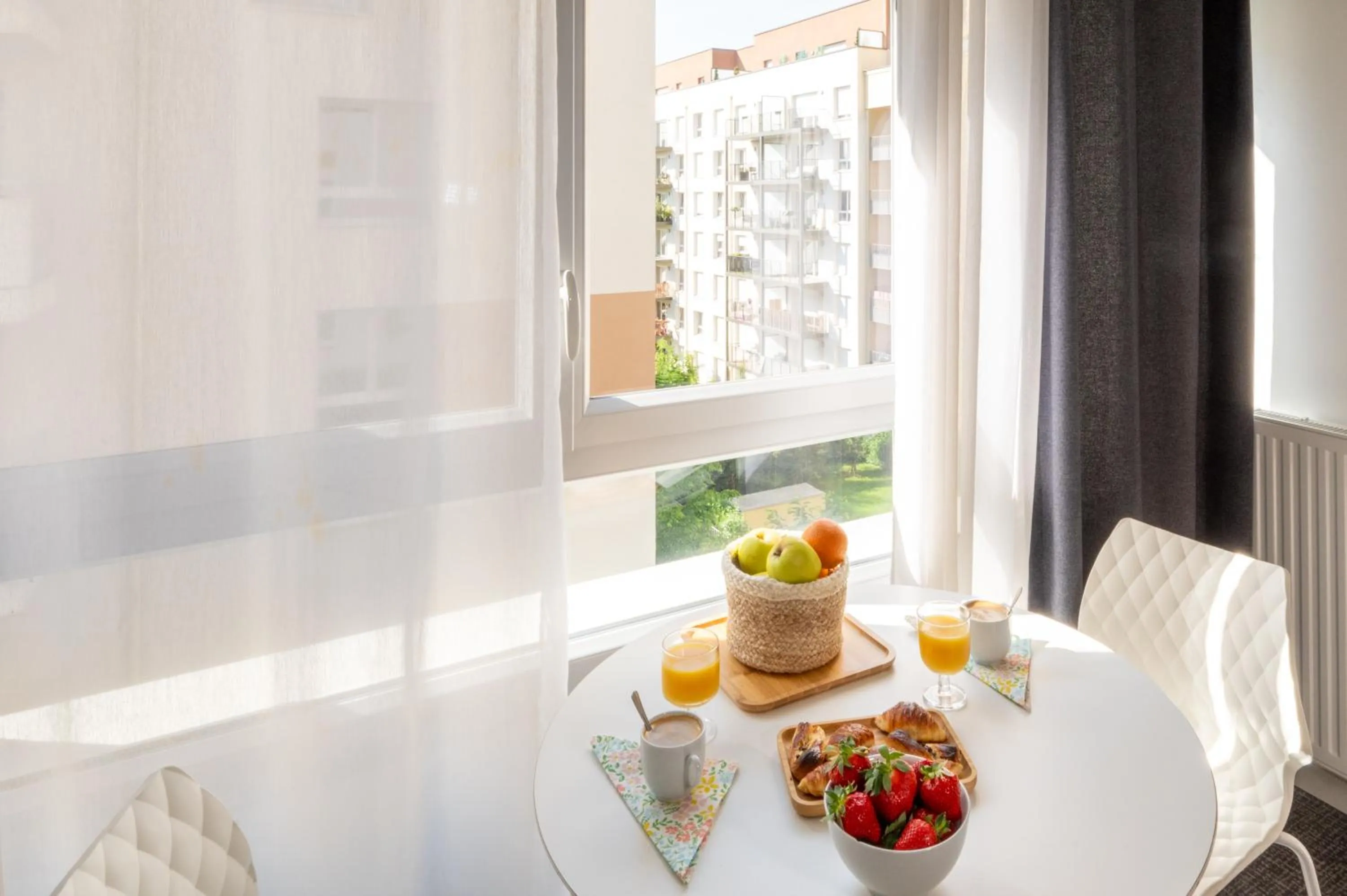 Dining area in Nemea Appart Hotel Grand Cœur Nancy Centre