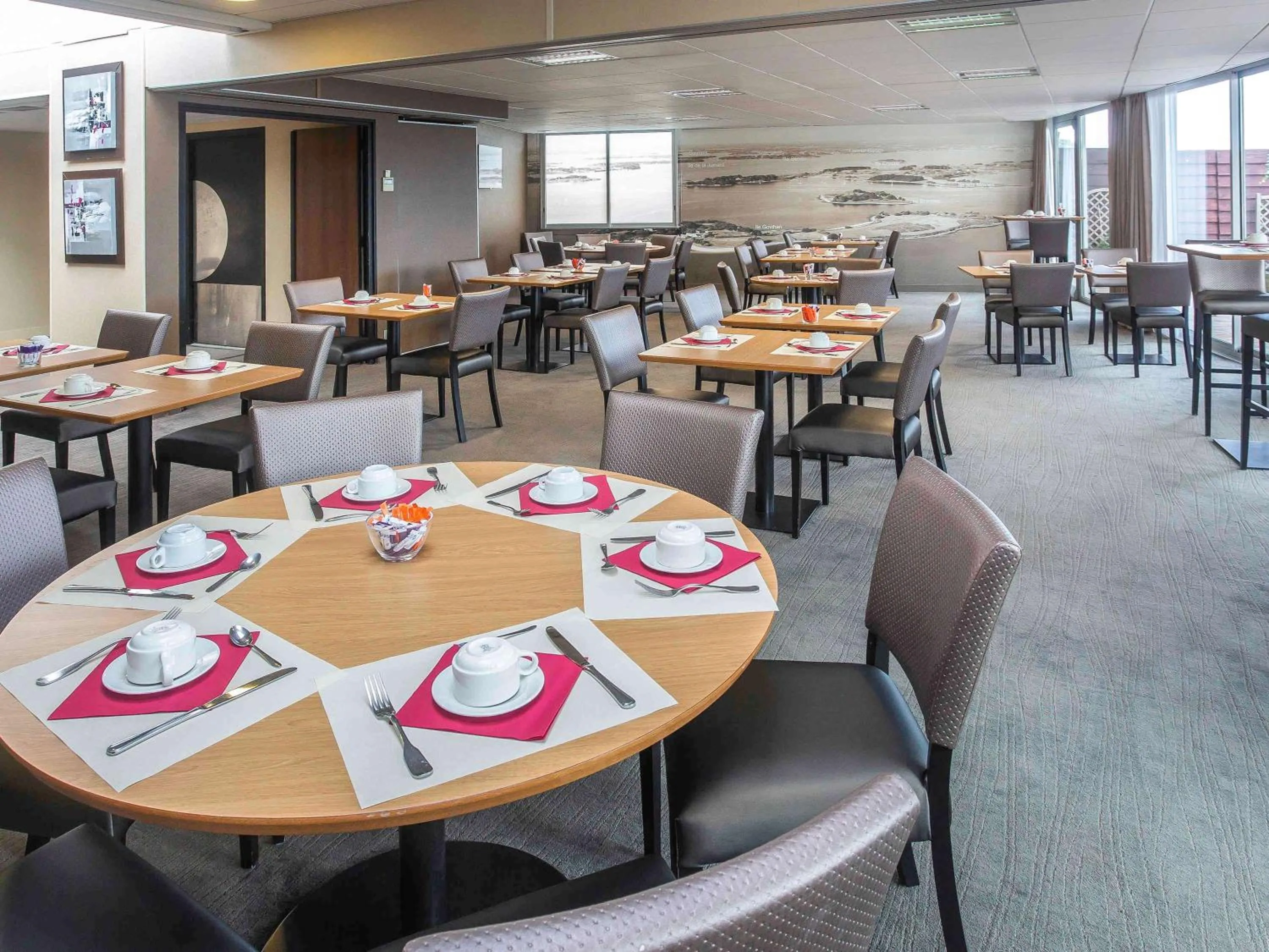 Restaurant/places to eat in Mercure Vannes Le Port