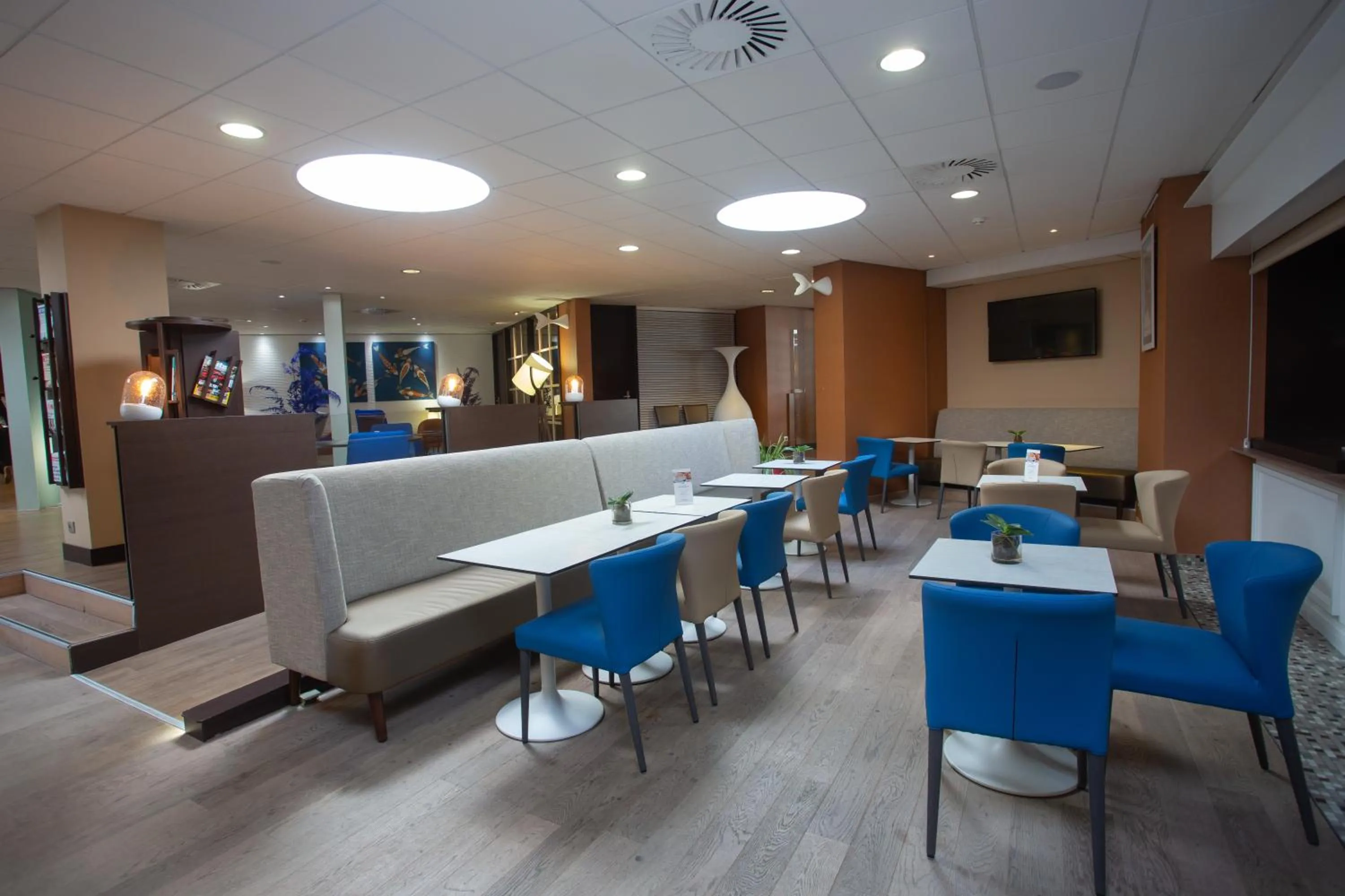 Lounge or bar in Mercure Vannes Le Port