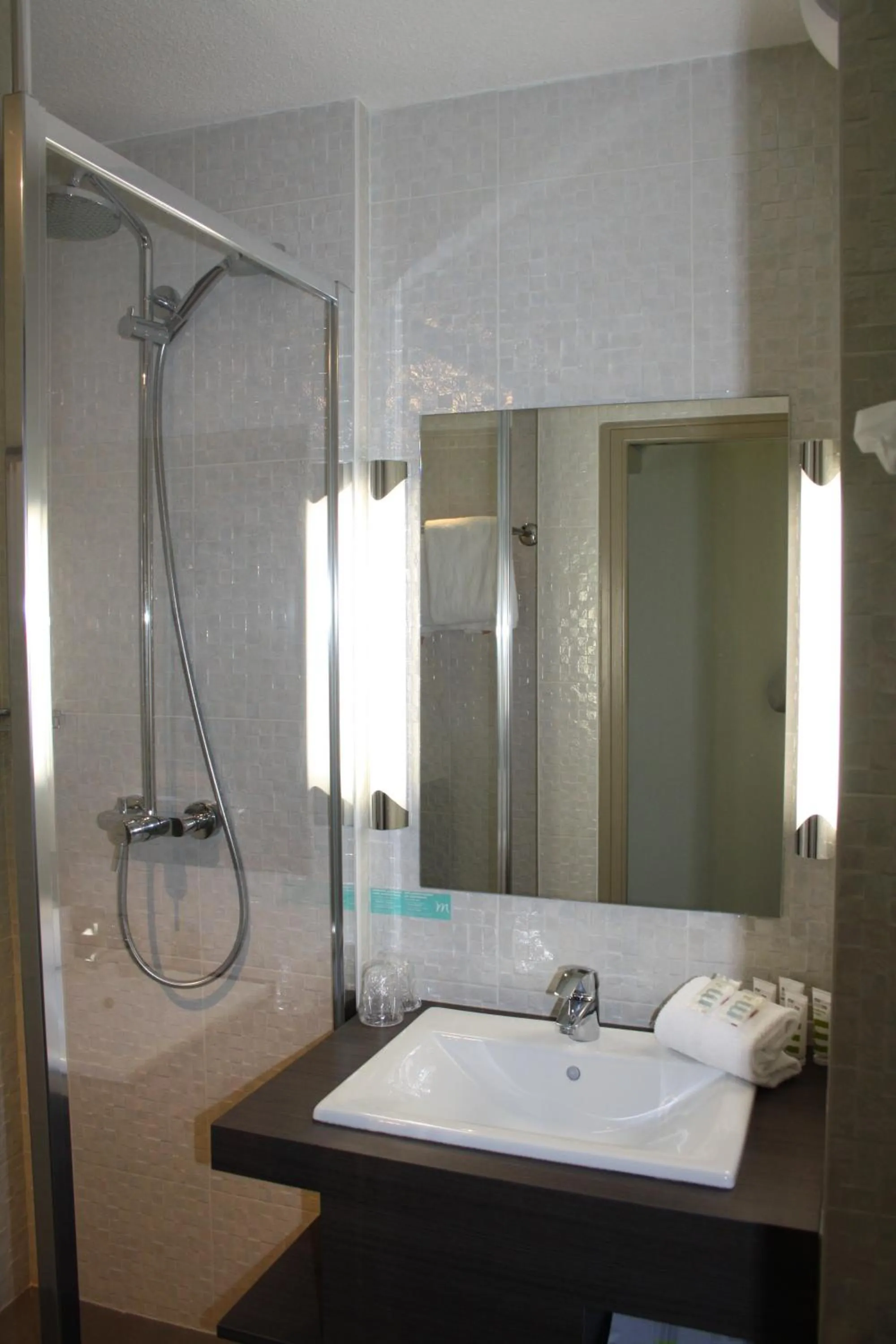 Bathroom in Mercure Vannes Le Port