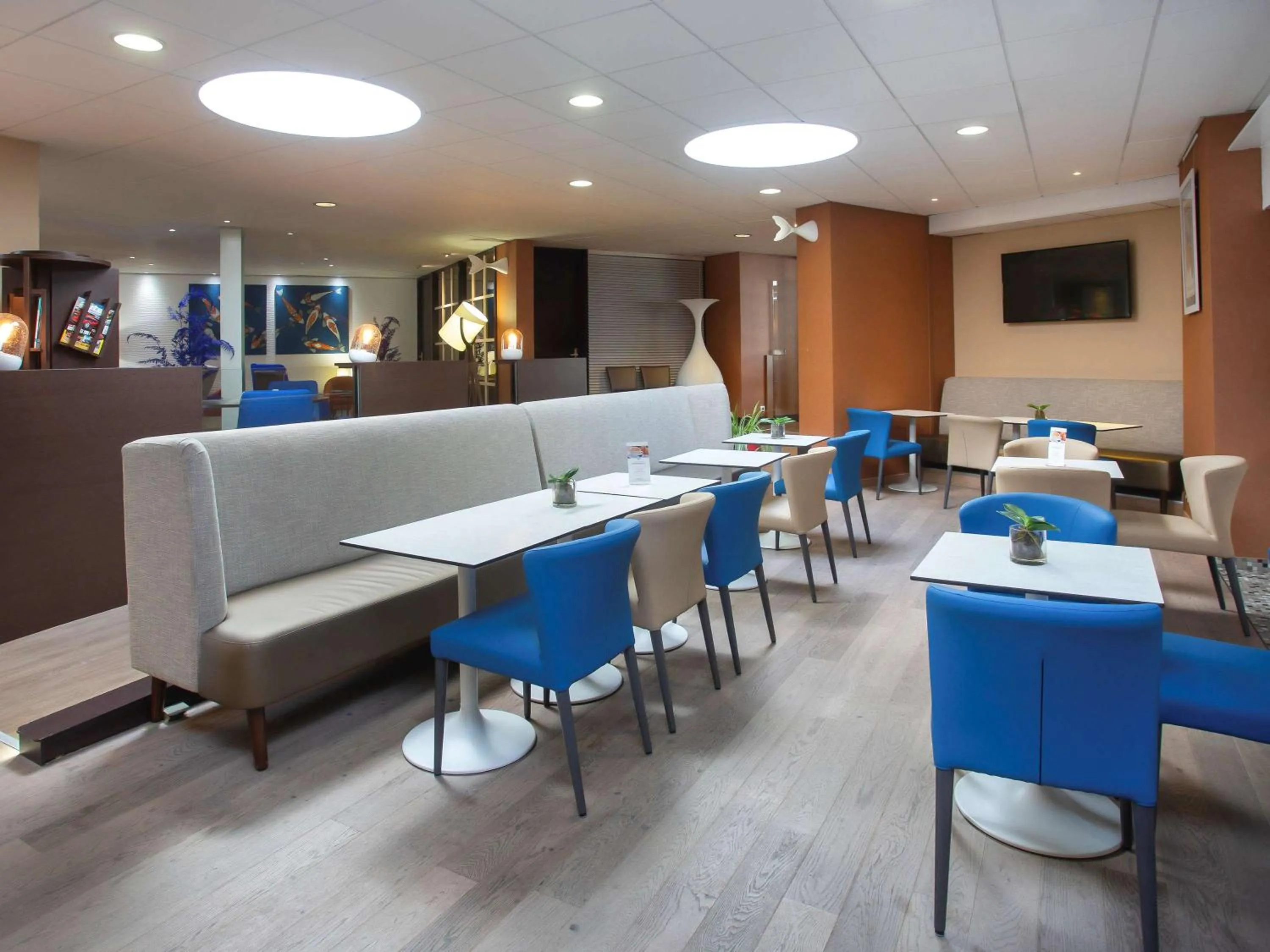 Lobby or reception in Mercure Vannes Le Port