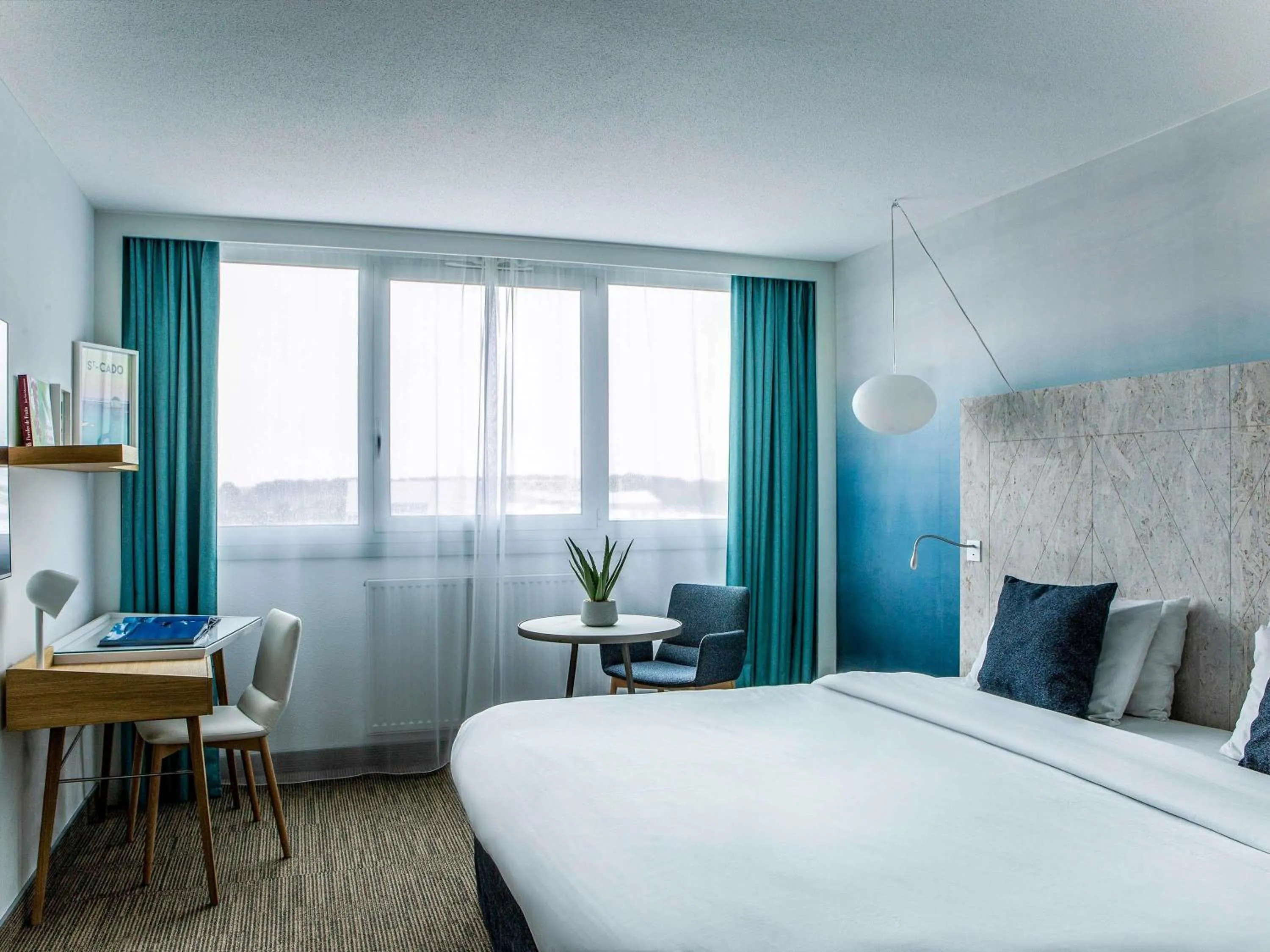 Bedroom, Bed in Mercure Vannes Le Port