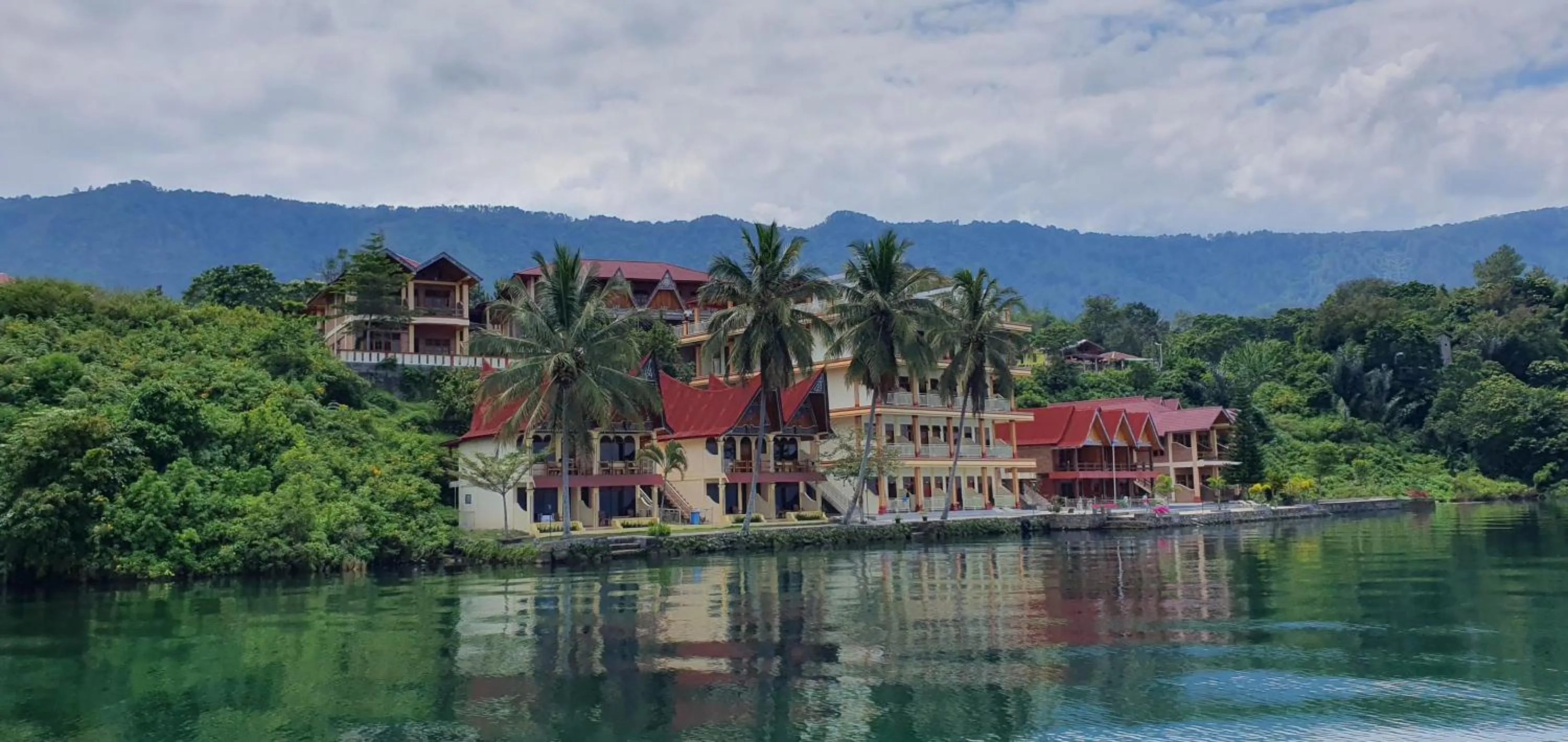 Property building in Mas Cottages