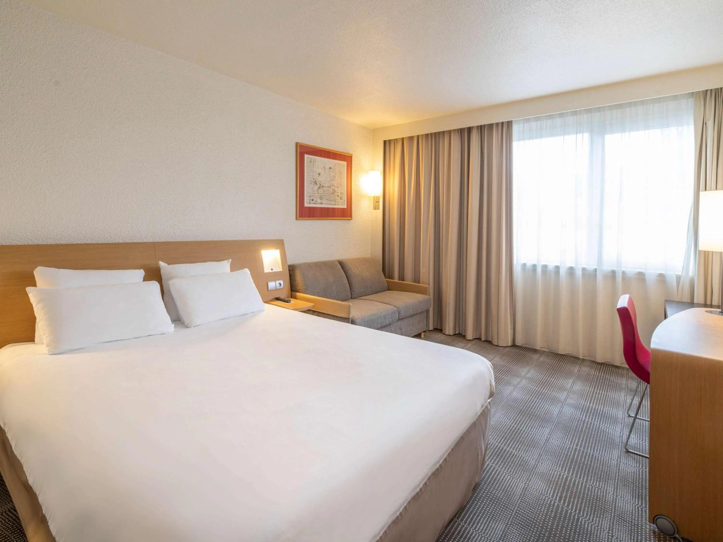 Photo of the whole room in Novotel Genève Aéroport France