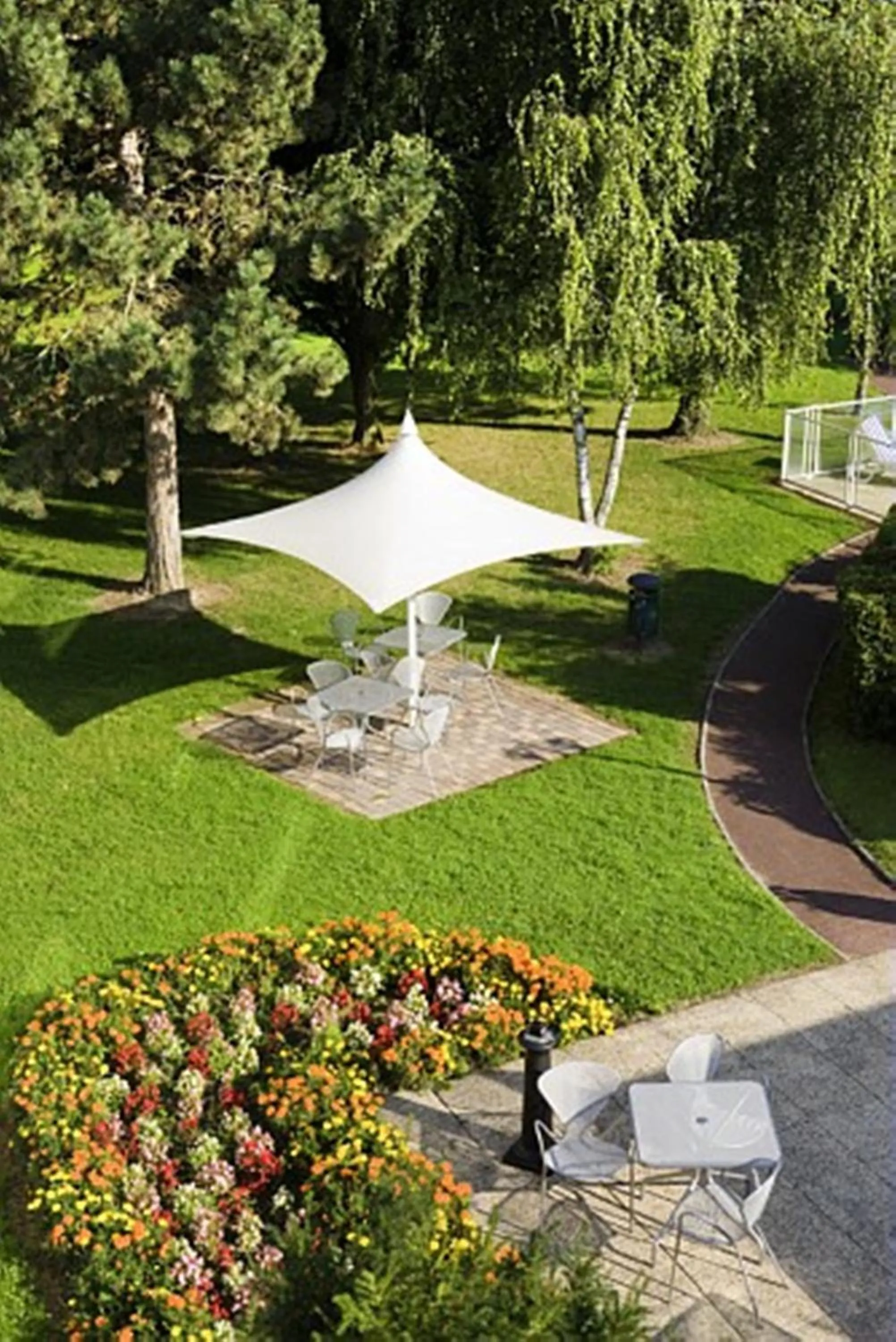 Facade/entrance, Garden in Novotel Genève Aéroport France