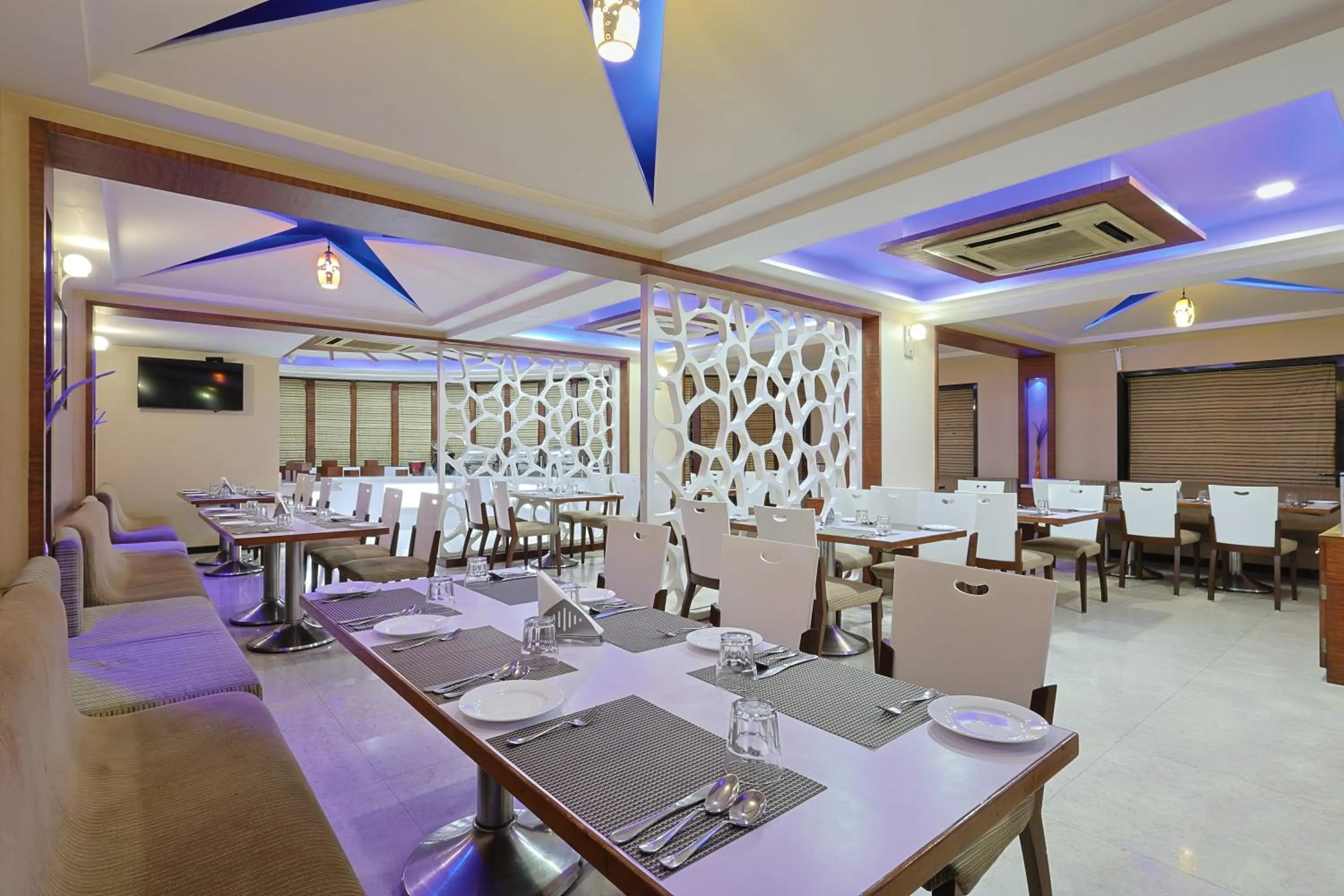 Restaurant/places to eat in Hotel President