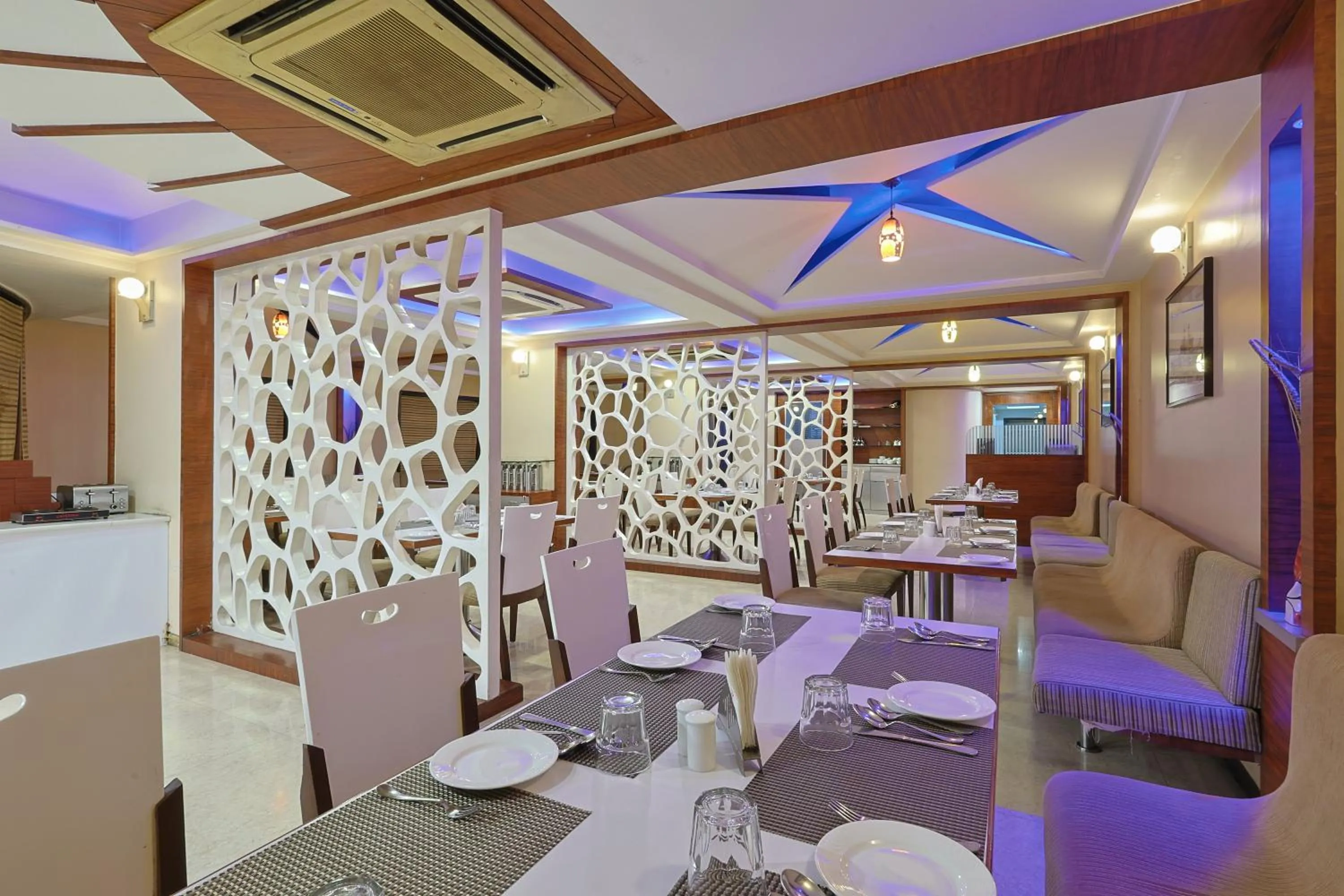 Restaurant/places to eat in Hotel President