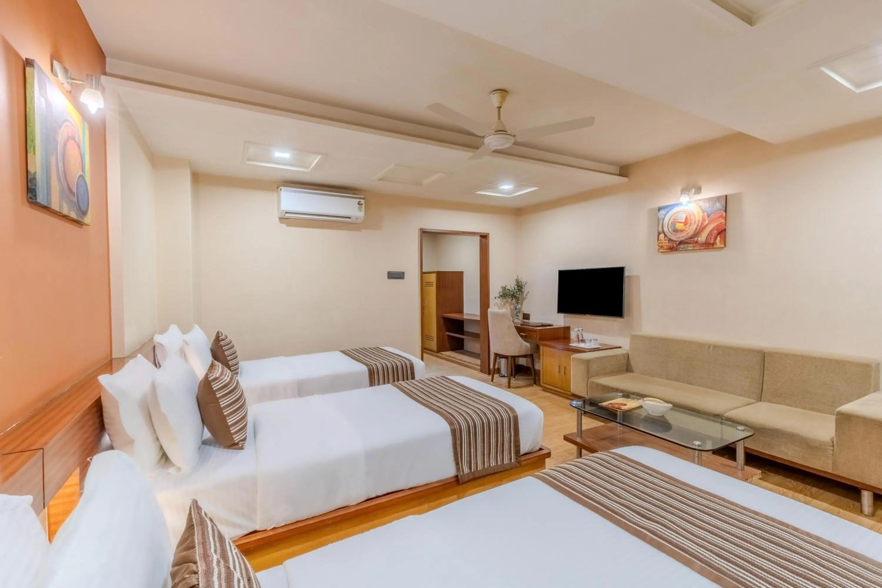 Photo of the whole room, Bed in Hotel President