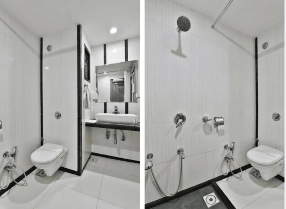 Bathroom, Bed in Hotel President