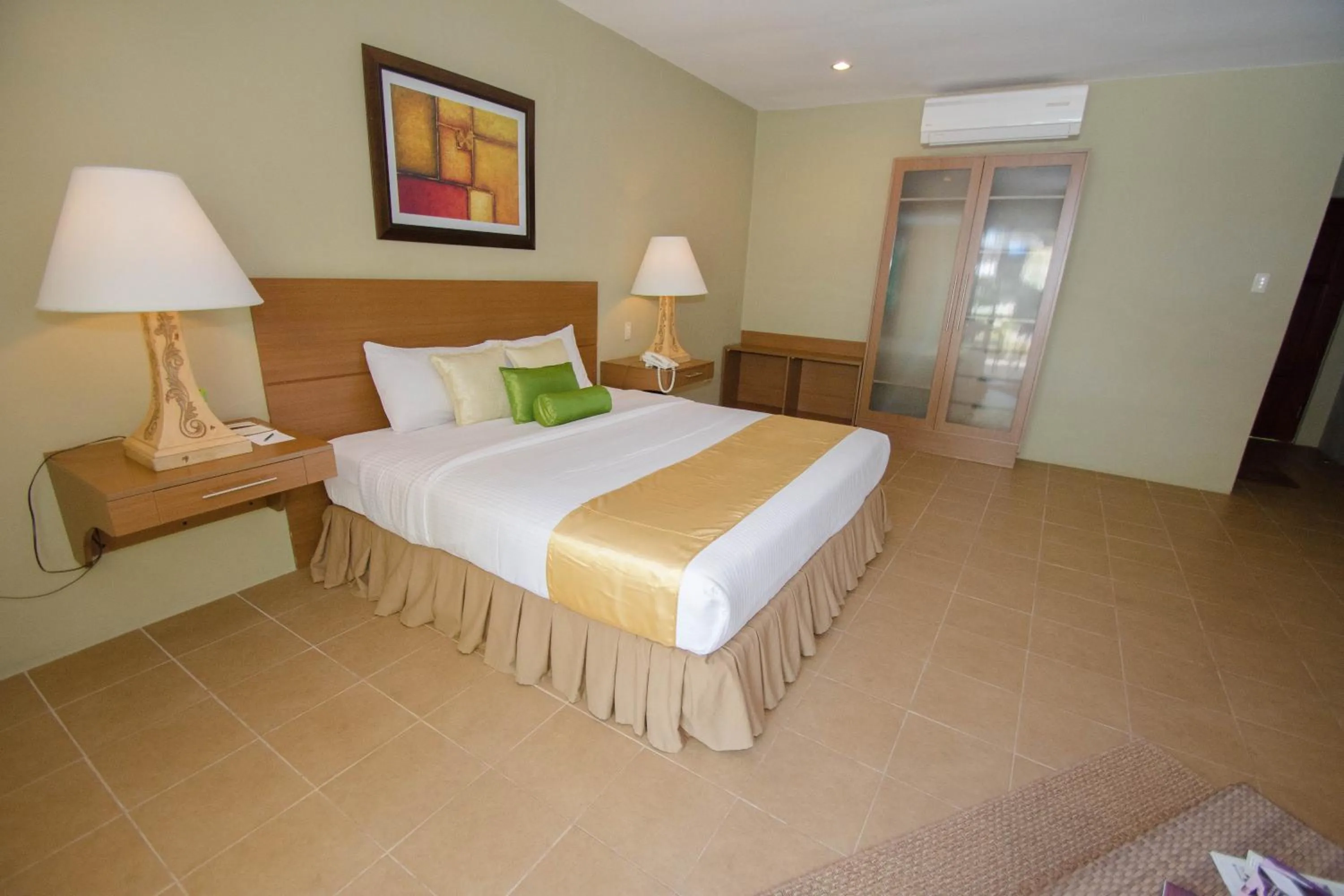 Bed in Almont Inland Resort