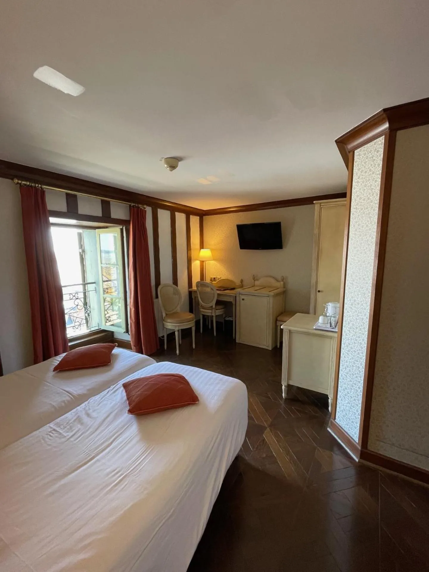 Bed in Auberge Saint Pierre