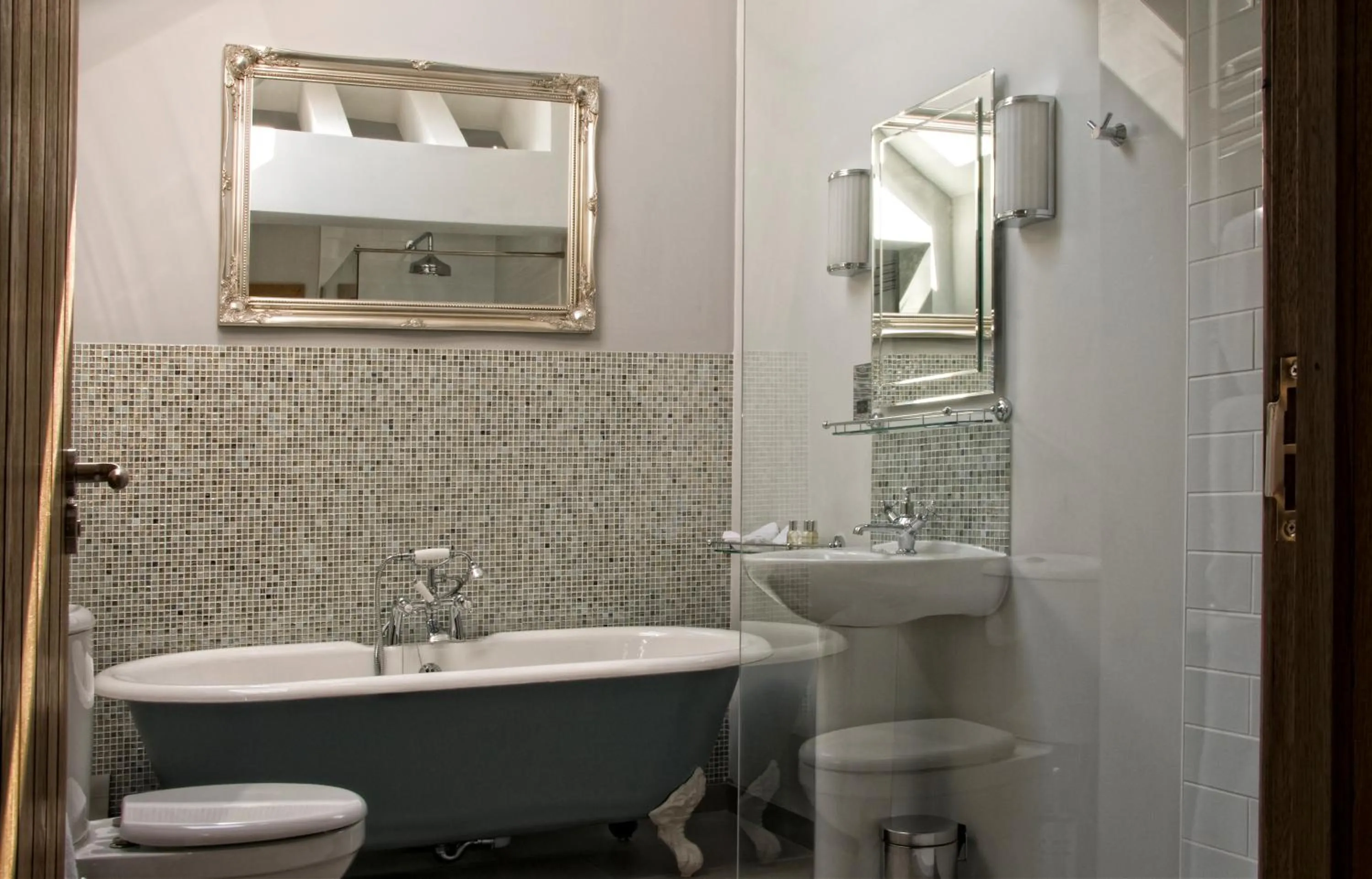 Bathroom in The Swallows Rest Bed & Breakfast