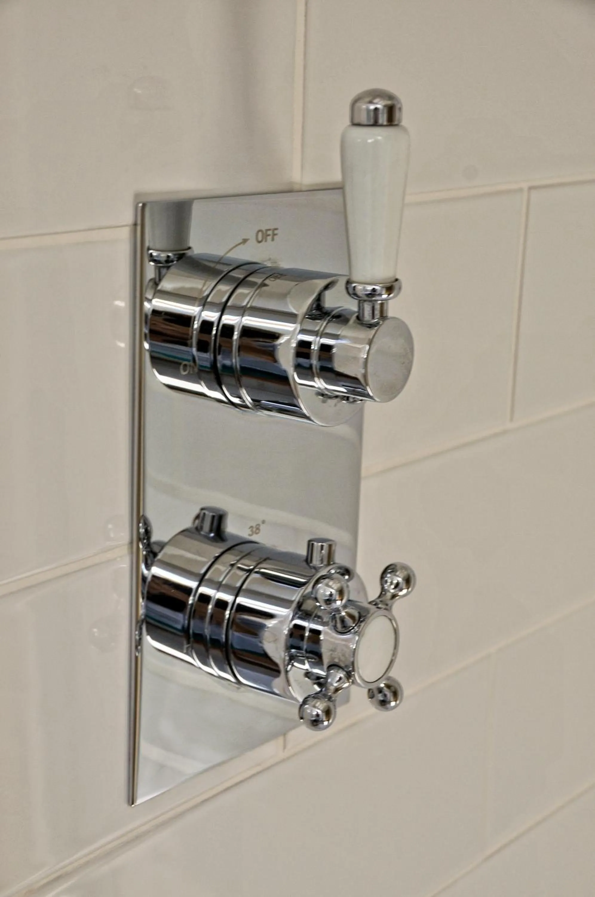 Shower in The Swallows Rest Bed & Breakfast