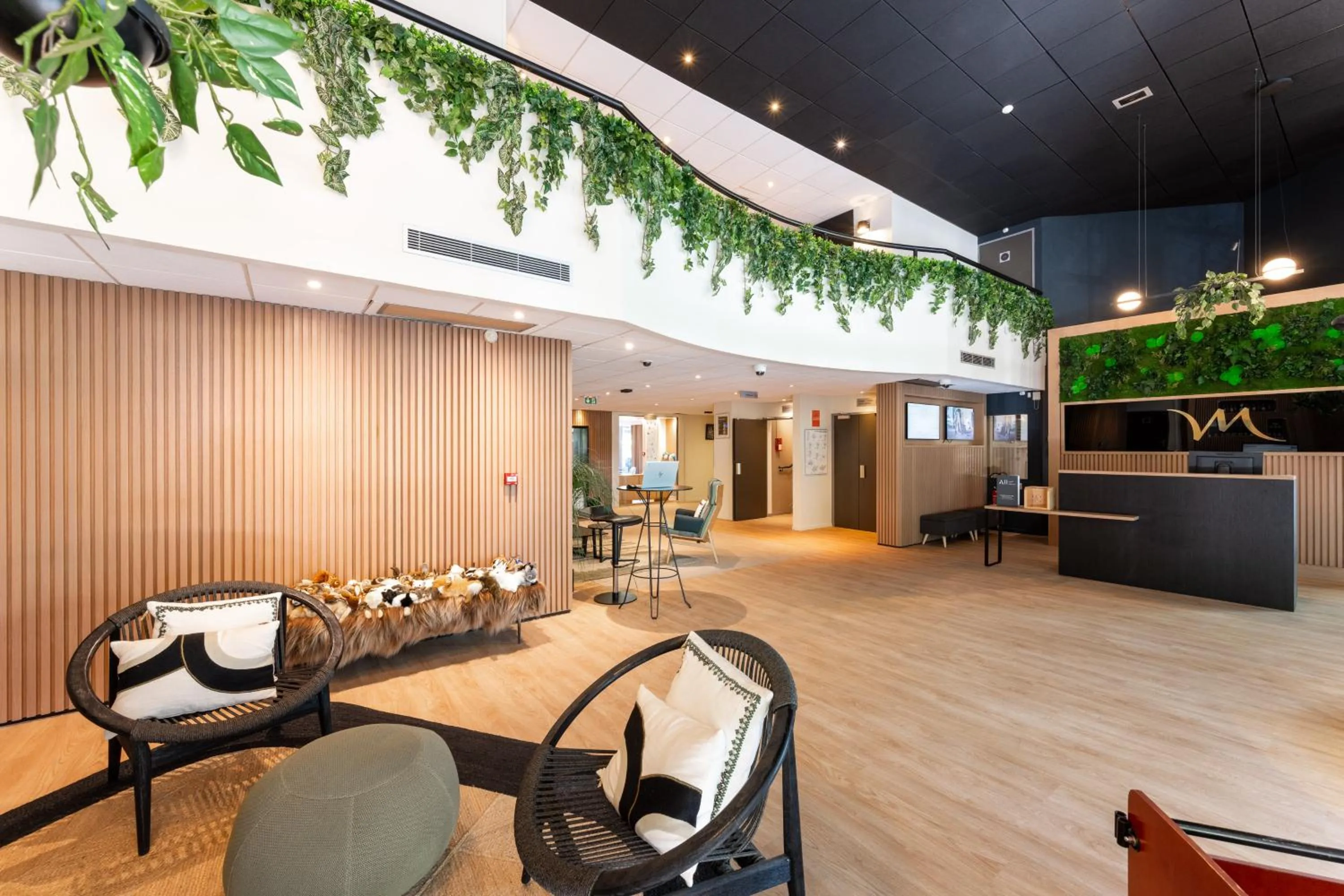 Lobby or reception in Mercure Grenoble Centre Porte des Alpes