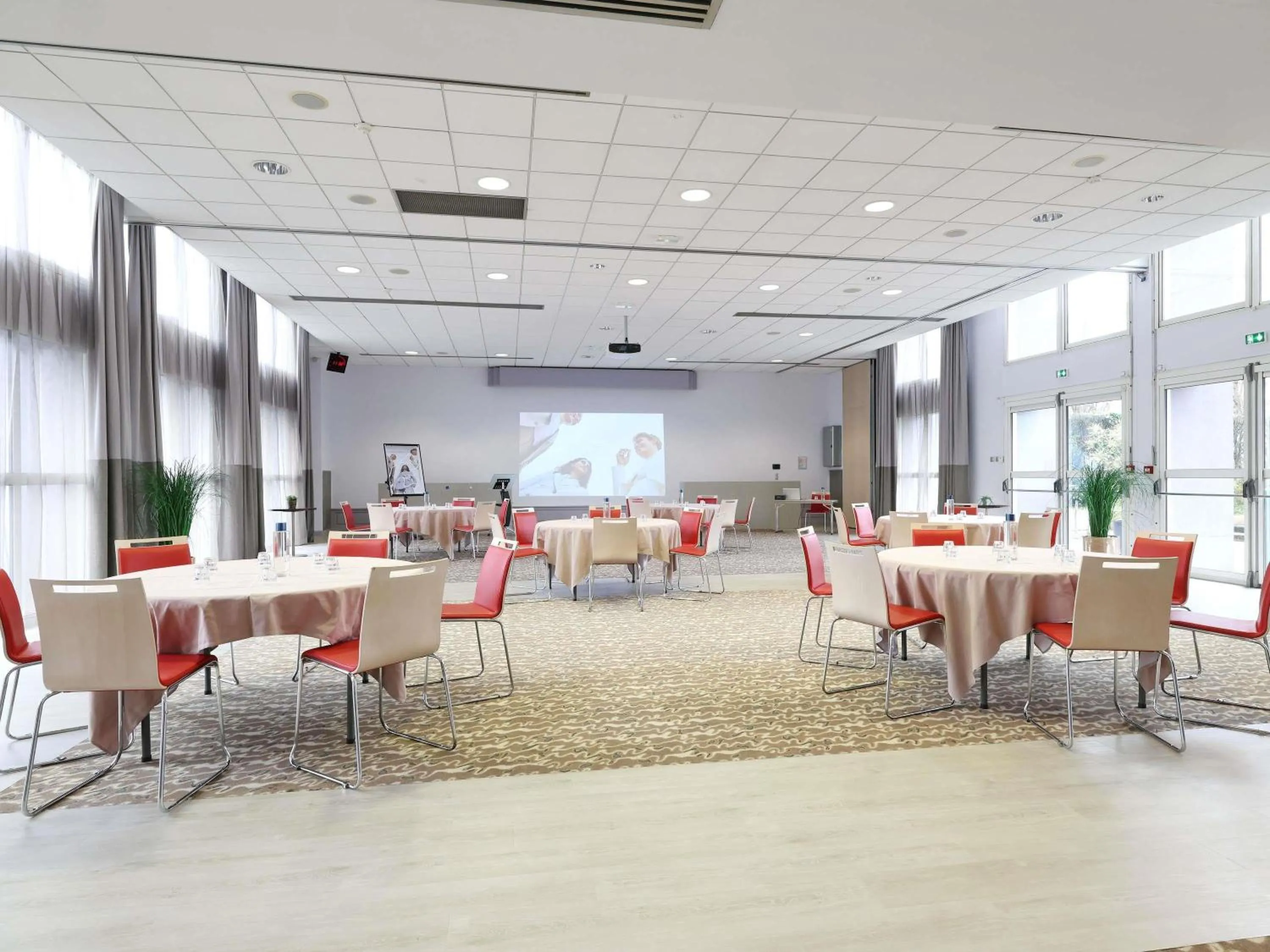 Meeting/conference room in Mercure Grenoble Centre Porte des Alpes