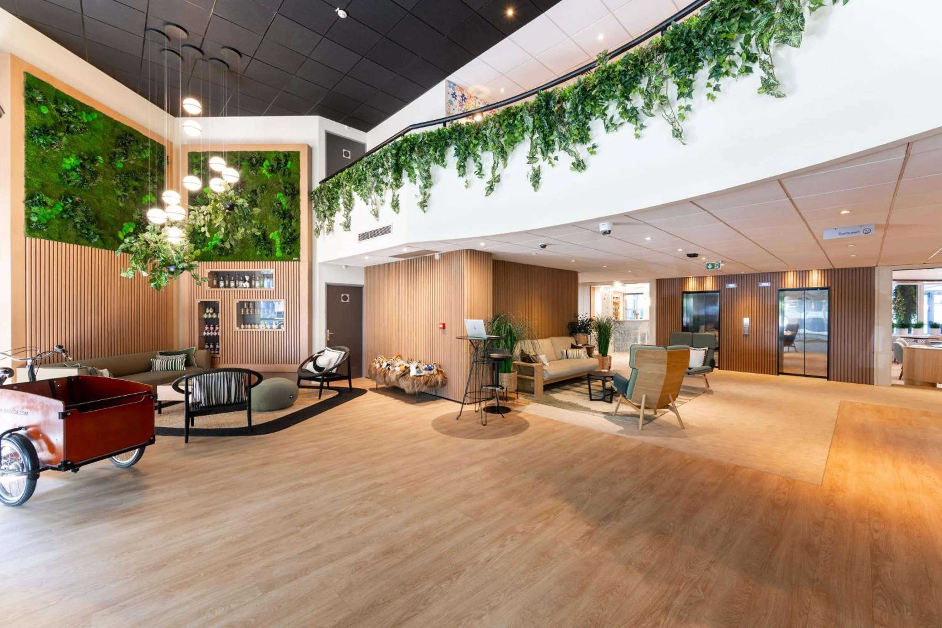 Lobby or reception in Mercure Grenoble Centre Porte des Alpes