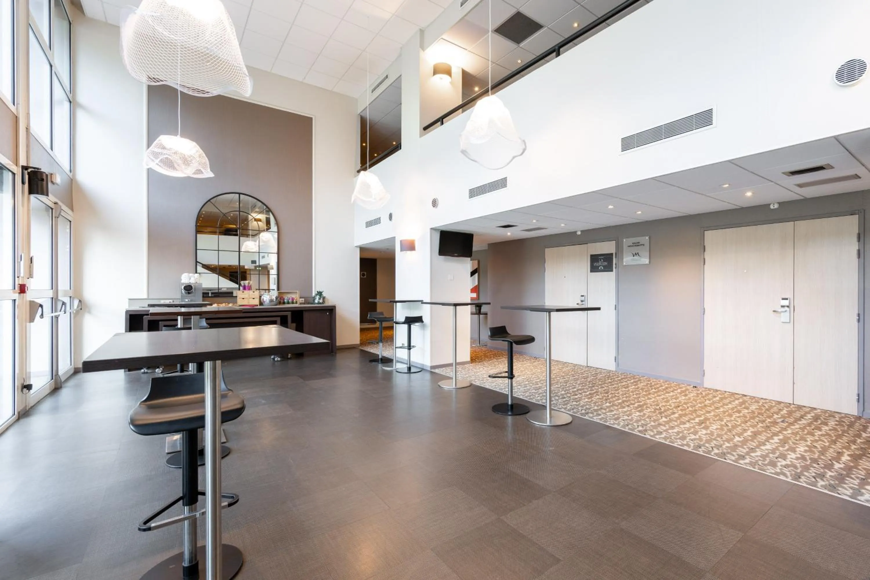 Seating area in Mercure Grenoble Centre Porte des Alpes