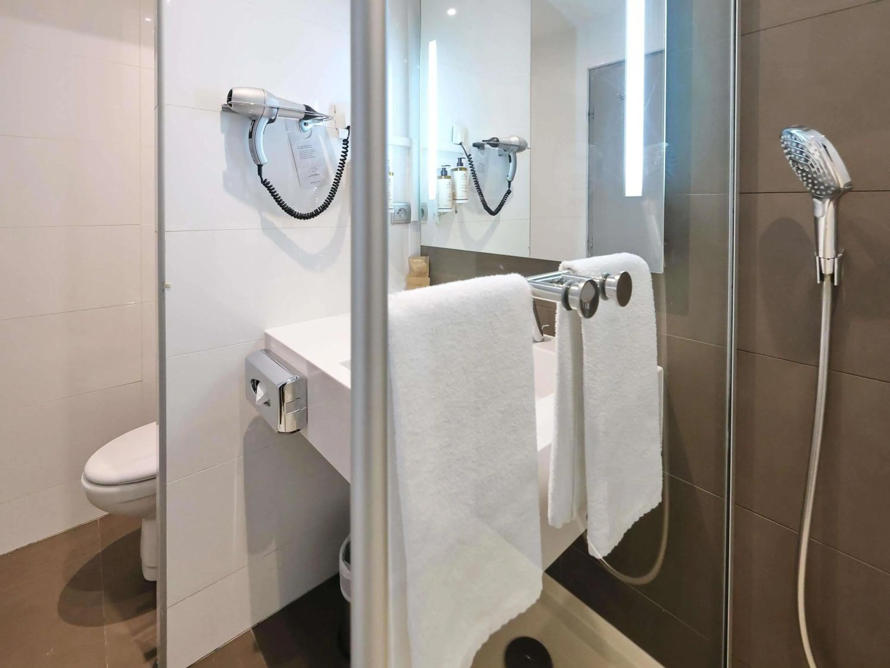 Bedroom in Mercure Grenoble Centre Porte des Alpes