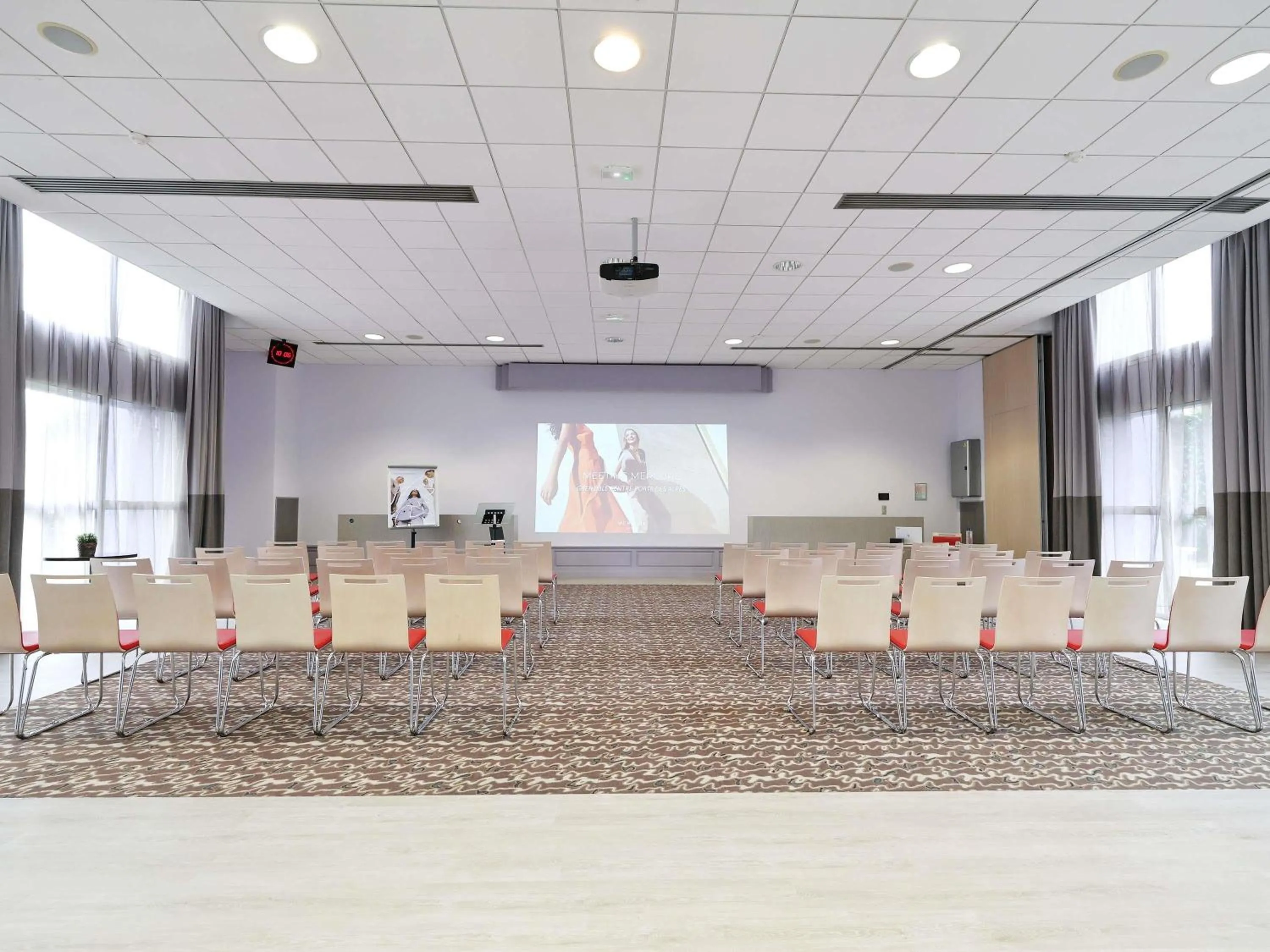 Meeting/conference room in Mercure Grenoble Centre Porte des Alpes