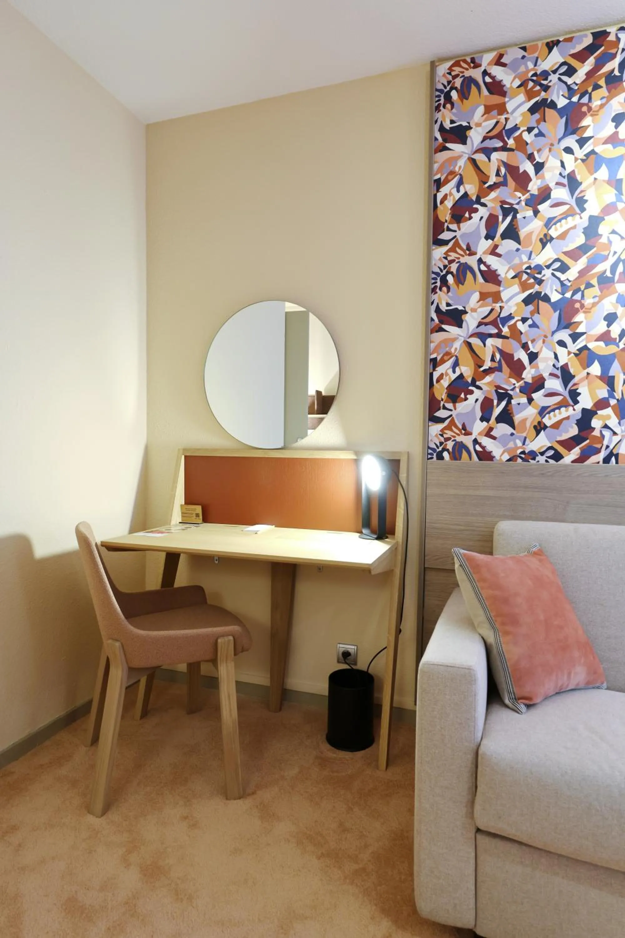 Seating area in Mercure Grenoble Centre Porte des Alpes