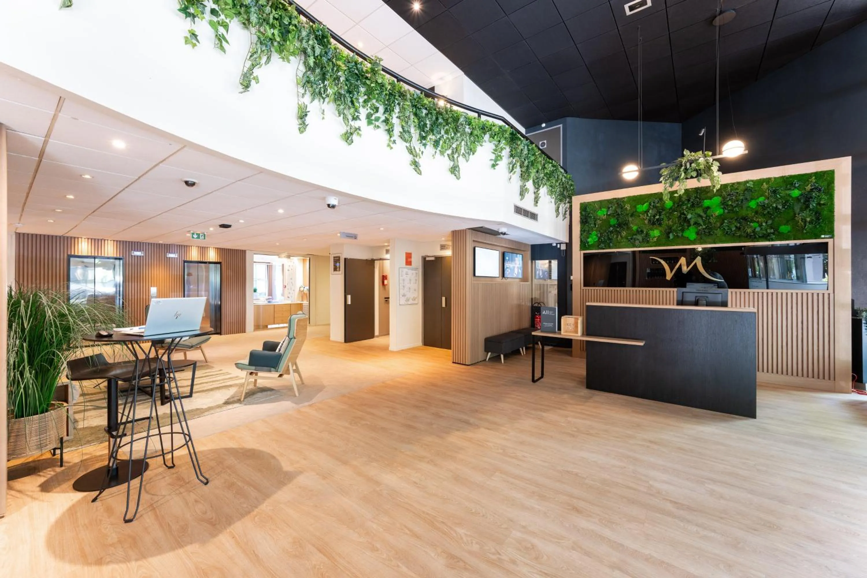 Lobby or reception in Mercure Grenoble Centre Porte des Alpes